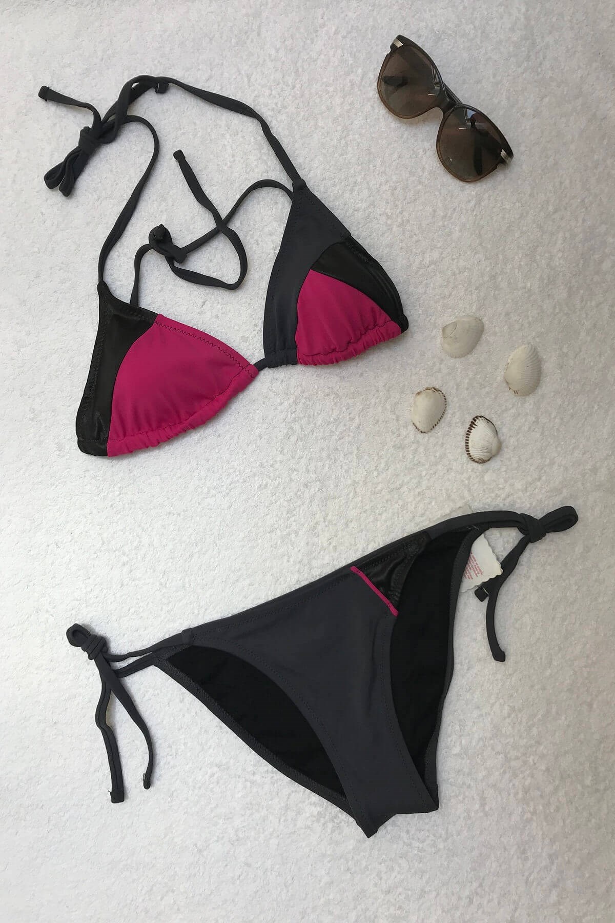 Dagi Boyundan Bağlı Deri Detaylı Fuşya Üçgen Bikini Takımı