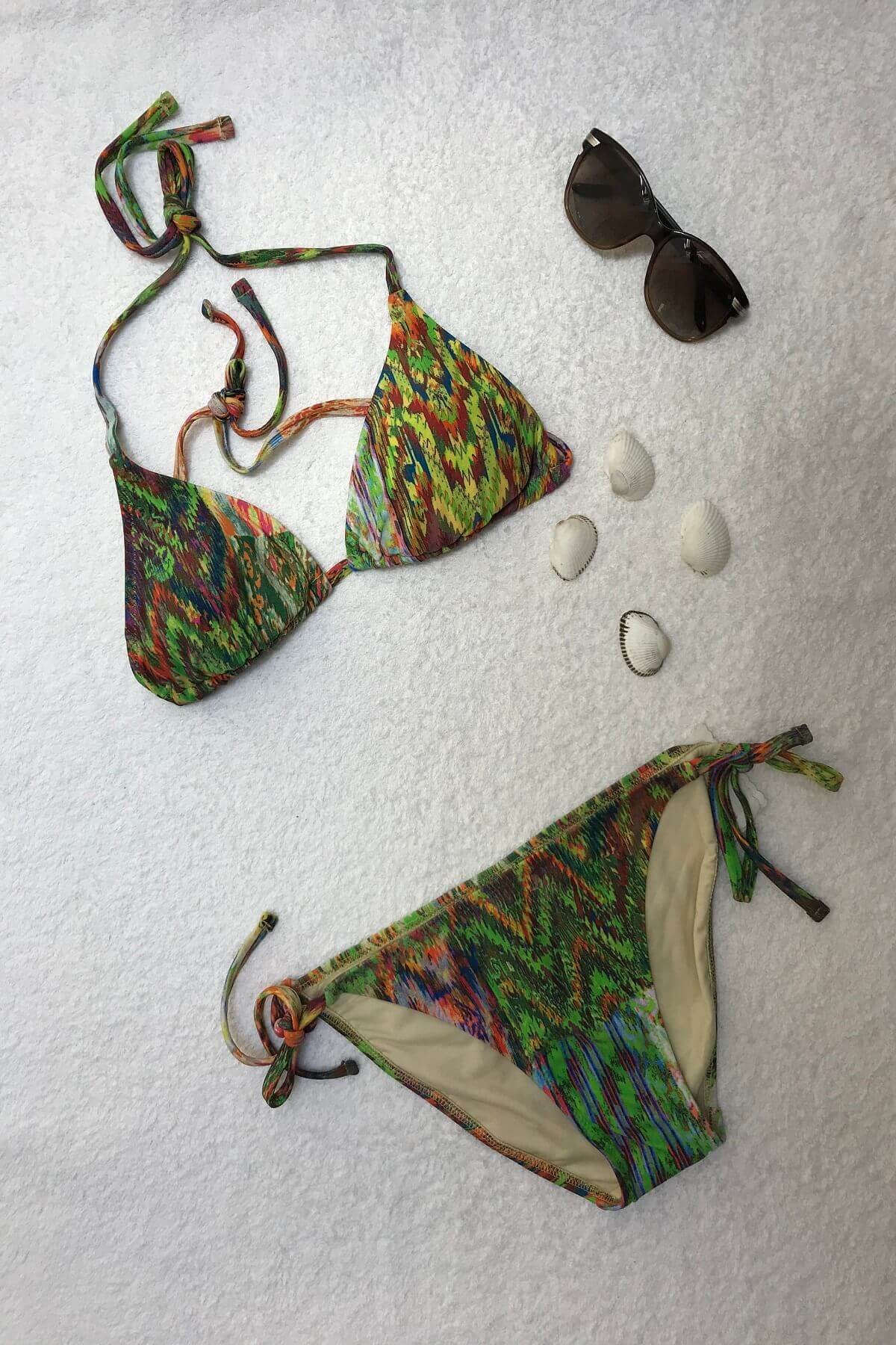 Dagi Boyundan Bağlı Sarı Yeşil Üçgen Bikini Takımı