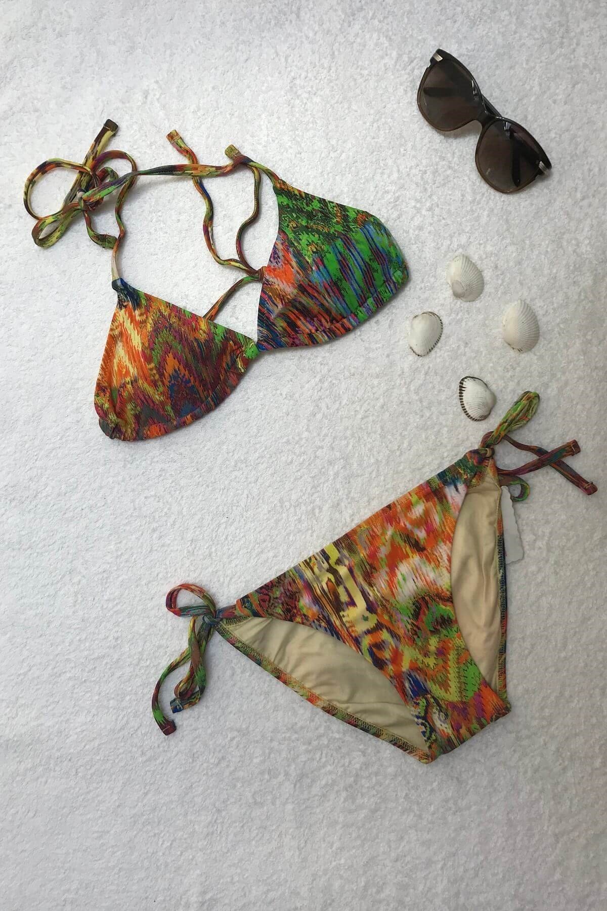 Dagi Boyundan Bağlı Sarı Yeşil Üçgen Bikini Takımı