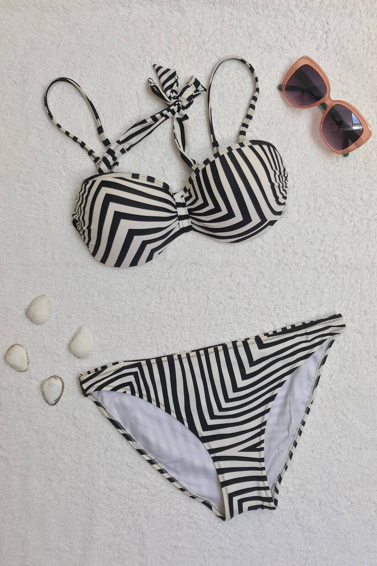 Dagi Straplez Destekli Push-Up Beyaz Çizgili Bikini Takımı