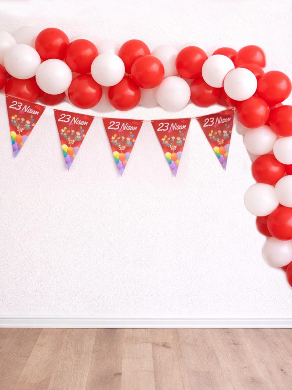 23 Nisan Kırmızı Beyaz Balon Zinciri ve Flama Seti - Milli Bayram Süsleri | Parti Adresi