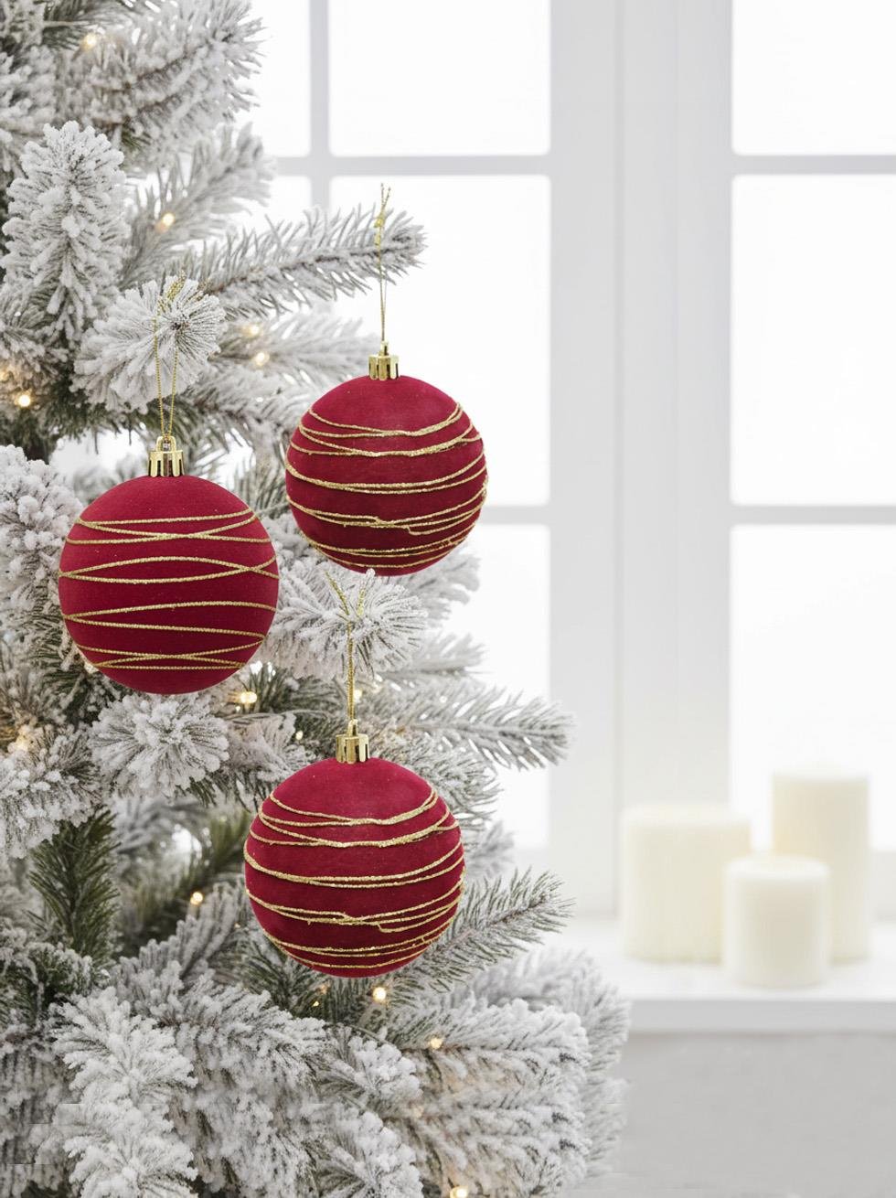 Kadife Yılbaşı Topu – Altın Simli Çam Ağacı Süsü Bordo 8 cm 3'lü