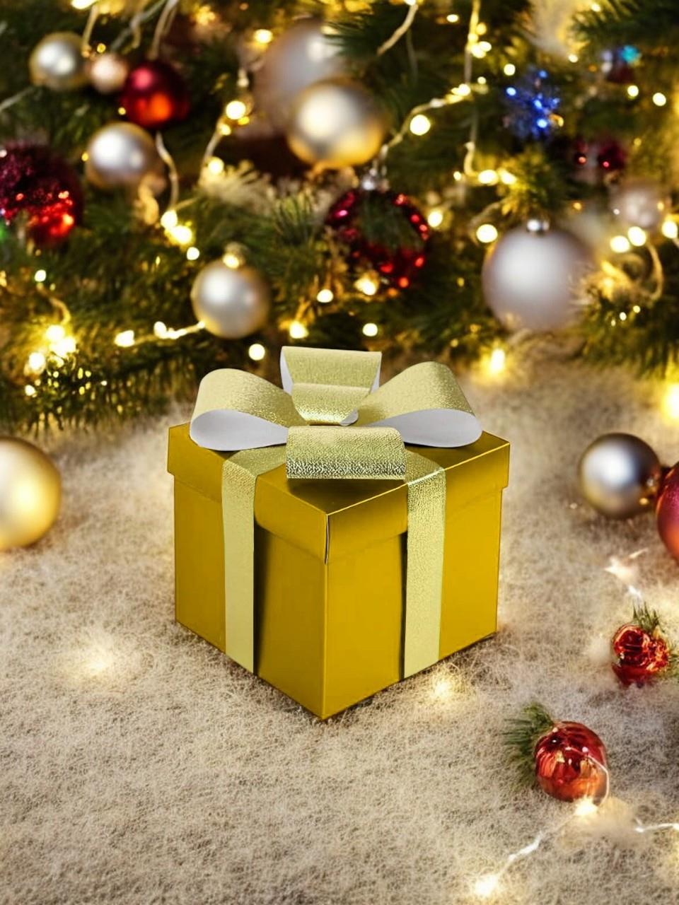 Yılbaşı Hediye Kutusu Gold Kurdeleli Altın 25 cm