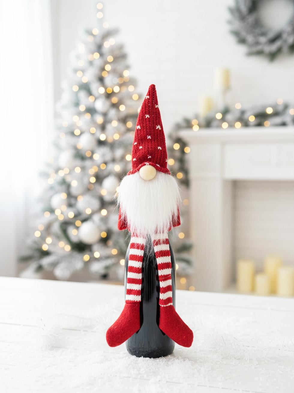 Yılbaşı Temalı Dekoratif Şişe Elbisesi – Noel Cücesi Figürlü Dekor 32 cm
