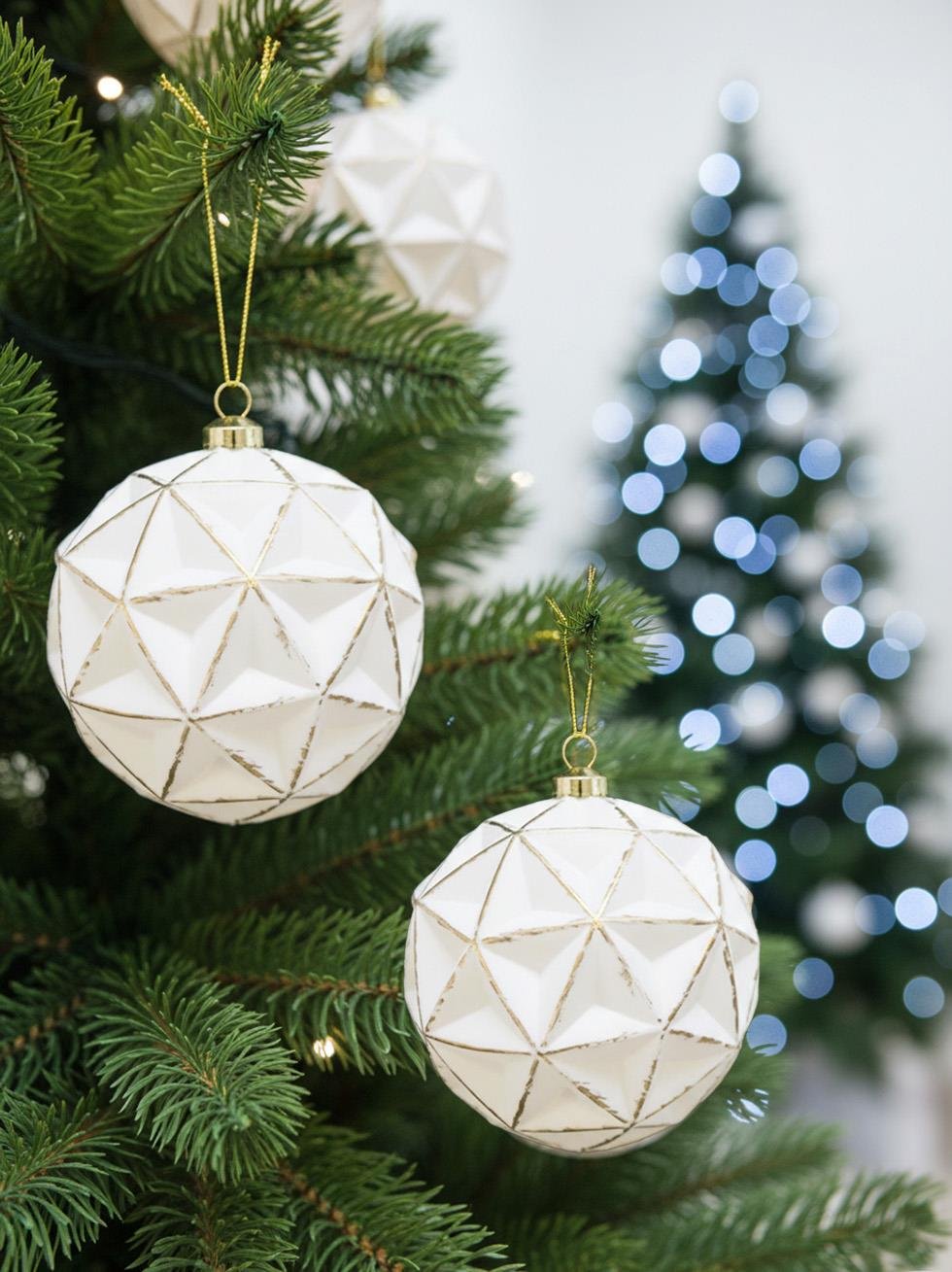 Yılbaşı Topu Geometrik Desenli Eskitme Detaylı Ağaç Süsü Beyaz 10 cm – 2'li Set
