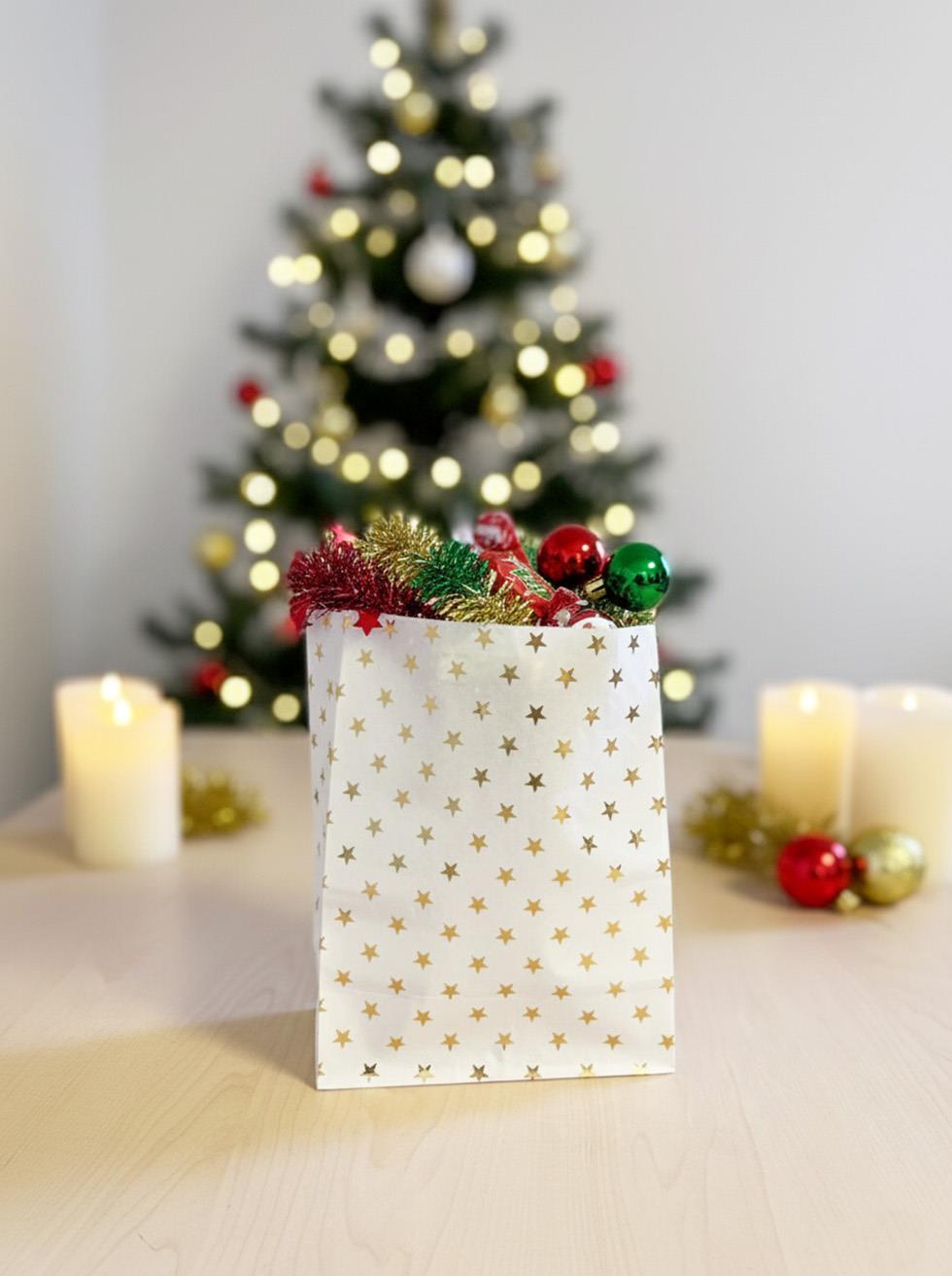 Altın Yıldız Desenli Kese Kağıdı Yılbaşı Hediye Ambalajı Beyaz 24 cm 50'li