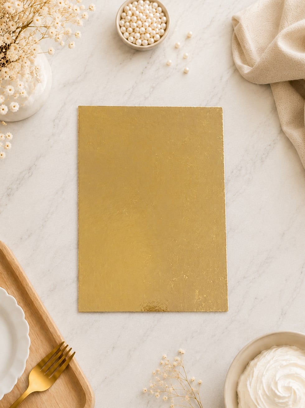 Dikdörtgen Gold Pasta Altlığı – Doğum Günü Pasta ve Tatlı Sunum Tabanı 25x35 cm - Servis ve Sunum Ekipmanları | Parti Adresi