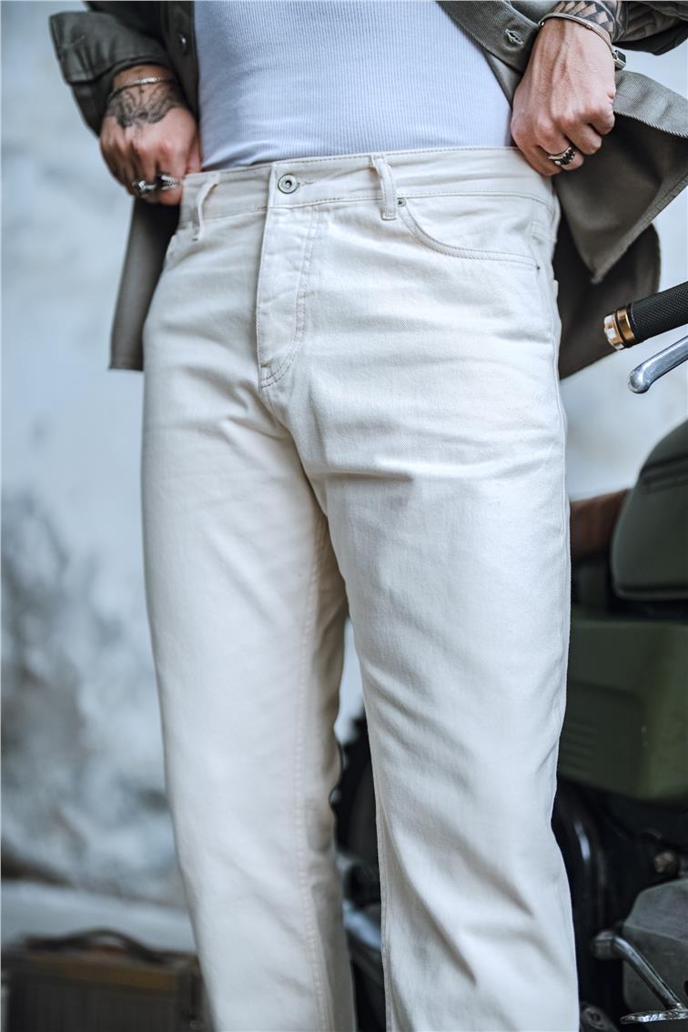 Basic Boyfriend Jean Ekru