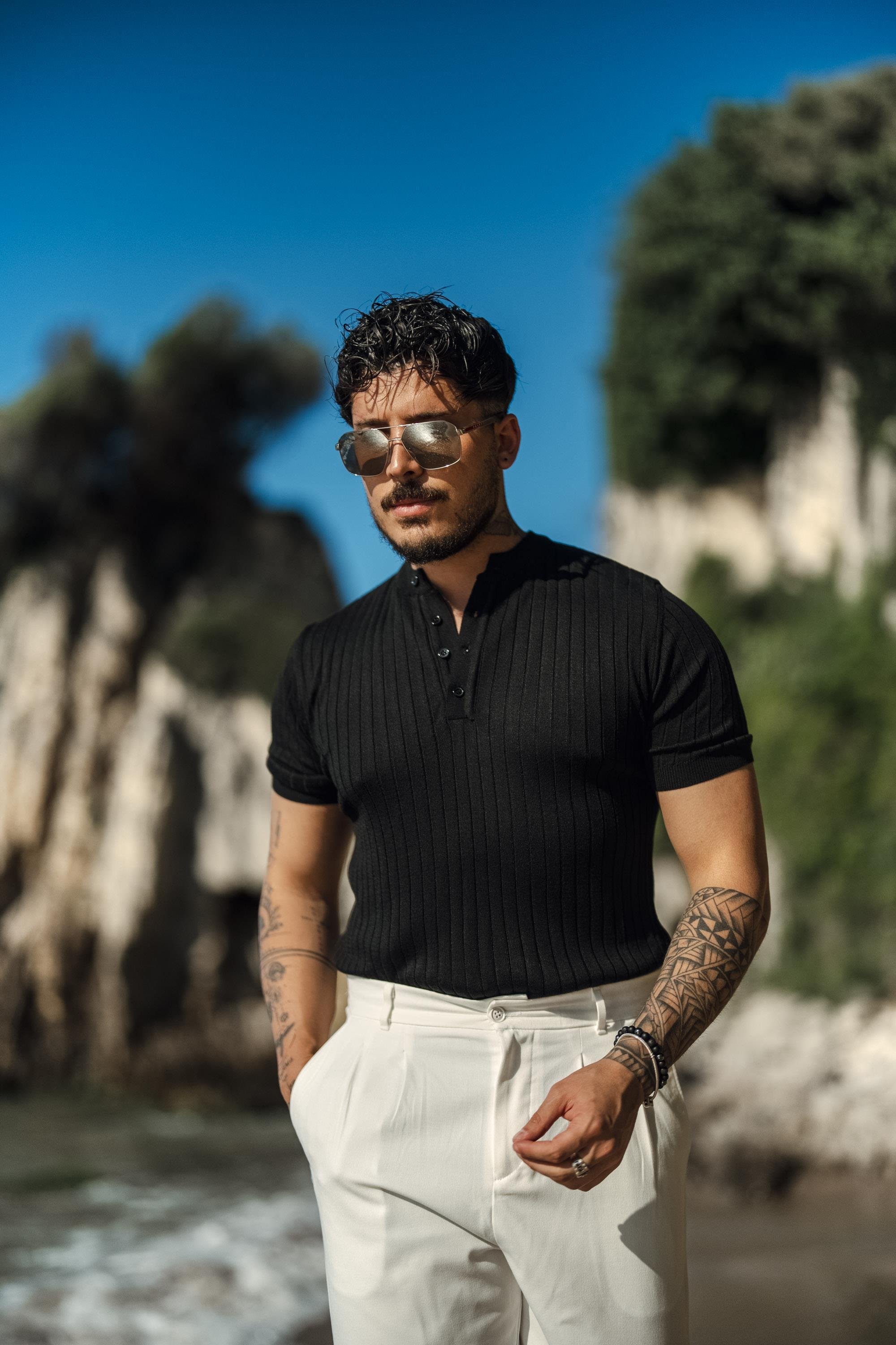 Bisiklet Yaka Dört Düğmeli T-Shirt Siyah
