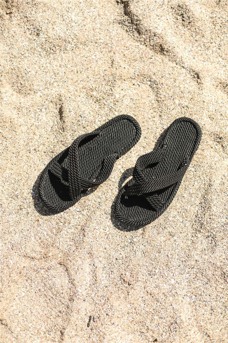 Çapraz Örgü Desenli Terlik Siyah