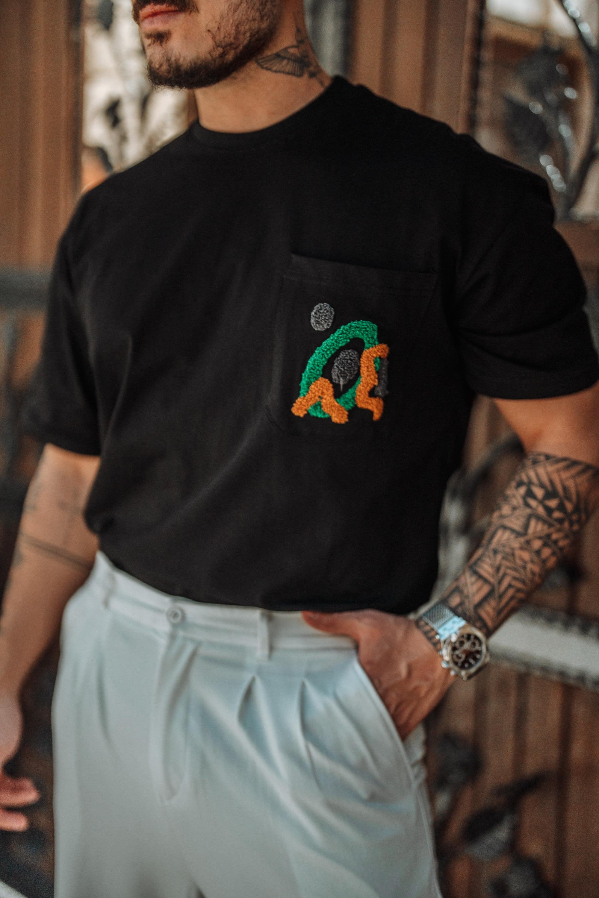 Cep Nakışlı Oversize T-Shirt Siyah