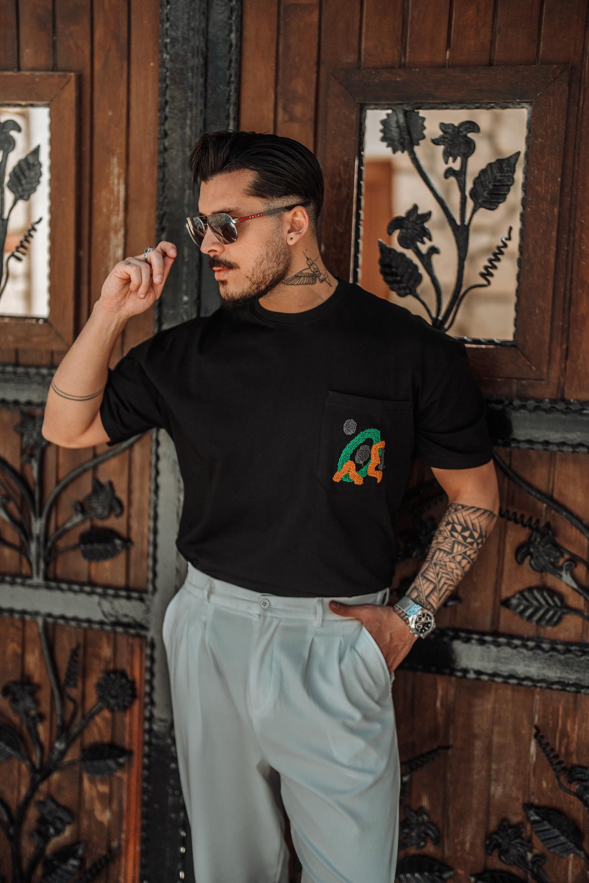 Cep Nakışlı Oversize T-Shirt Siyah