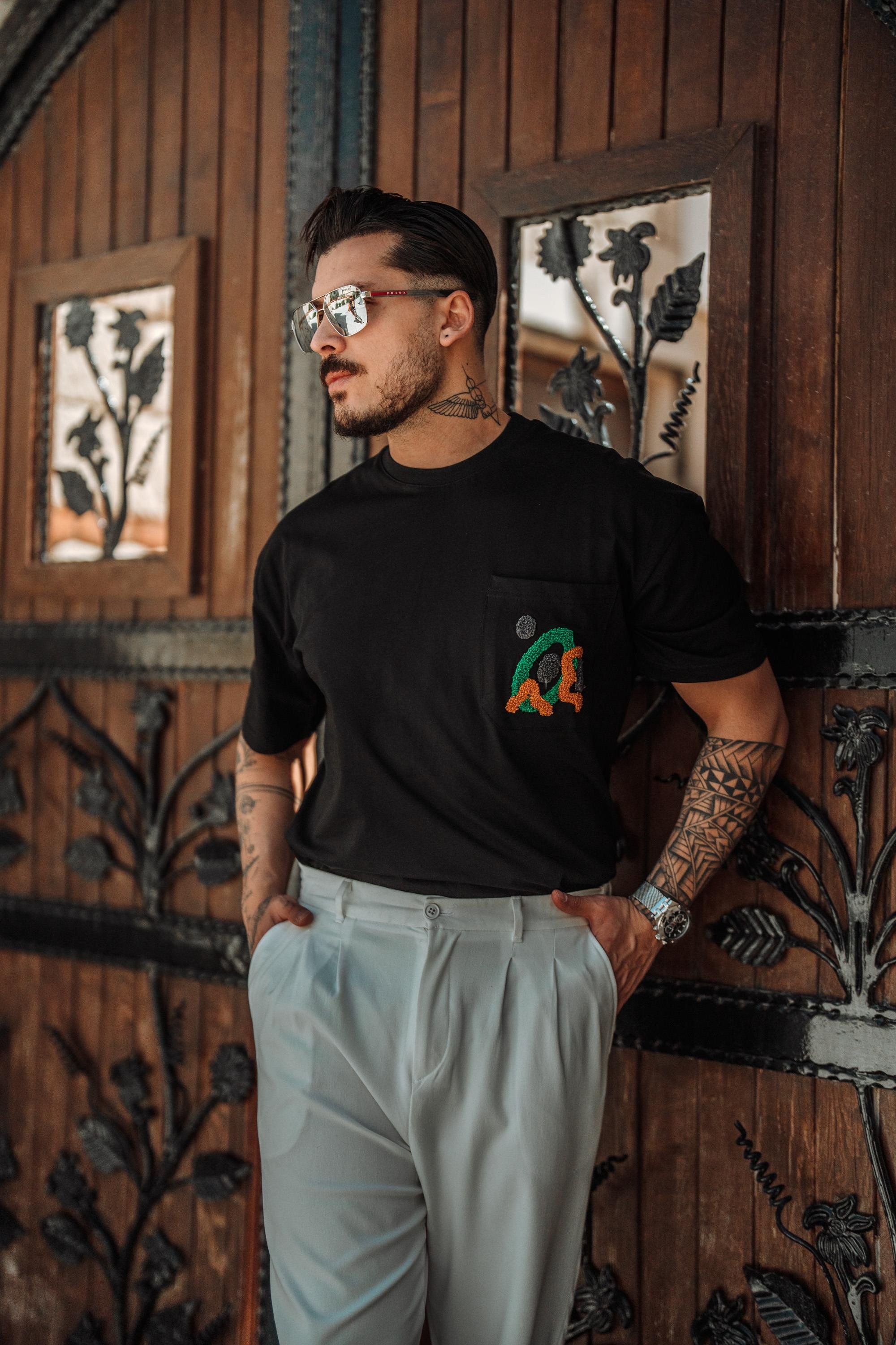 Cep Nakışlı Oversize T-Shirt Siyah