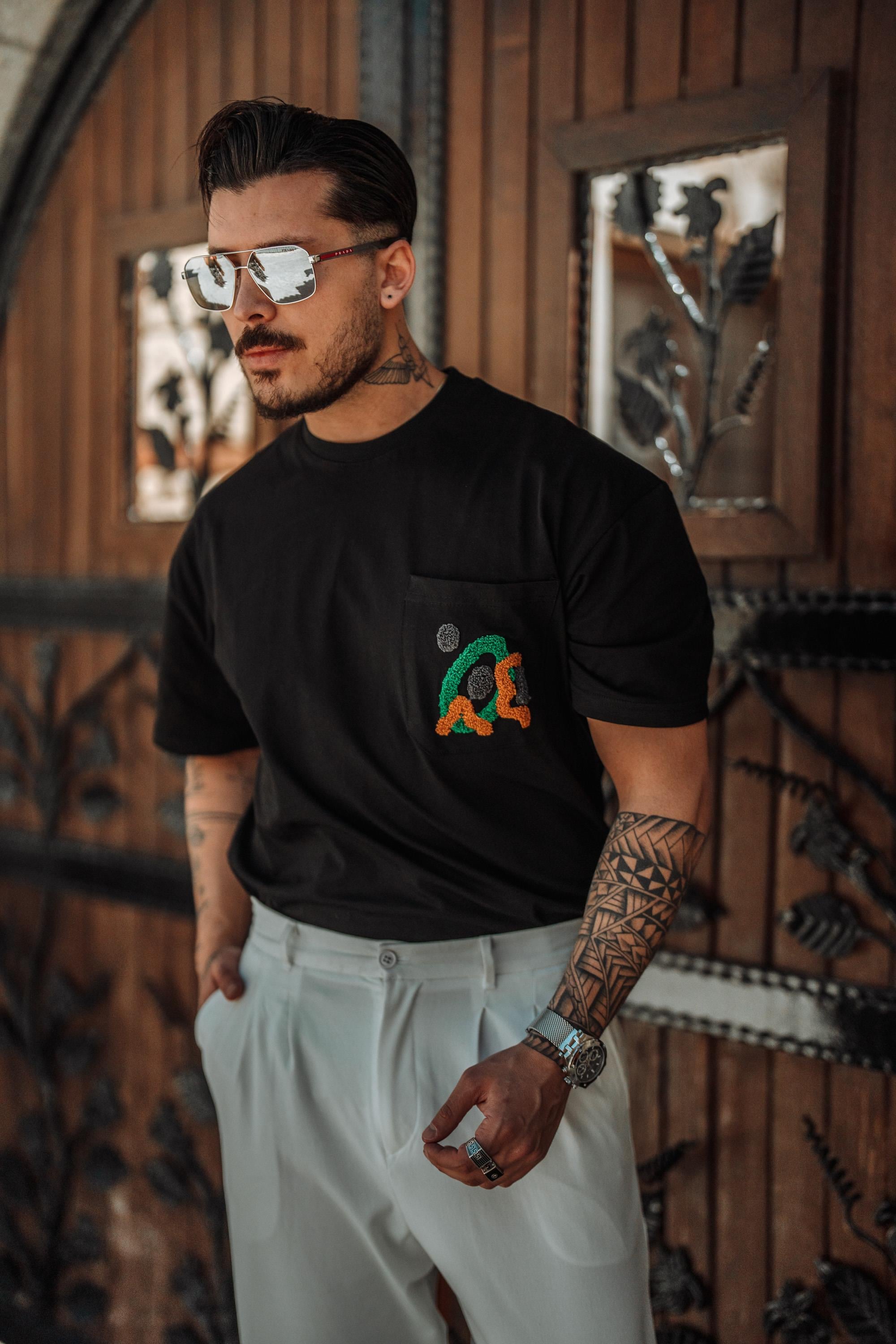 Cep Nakışlı Oversize T-Shirt Siyah