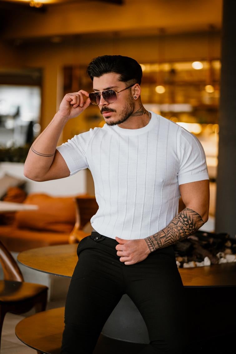 Dik Çizgili Slim Fit T-Shirt Beyaz