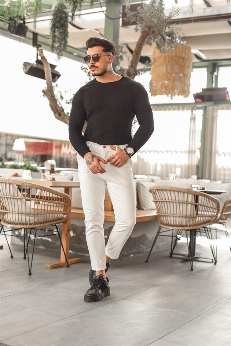 Kabartmalı Örgülü Slim Fit Kazak Siyah
