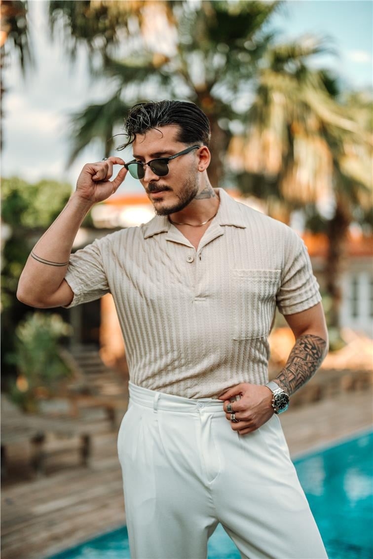 Polo Yaka Düğmeli Kabartmalı Şeritli T-Shirt Krem
