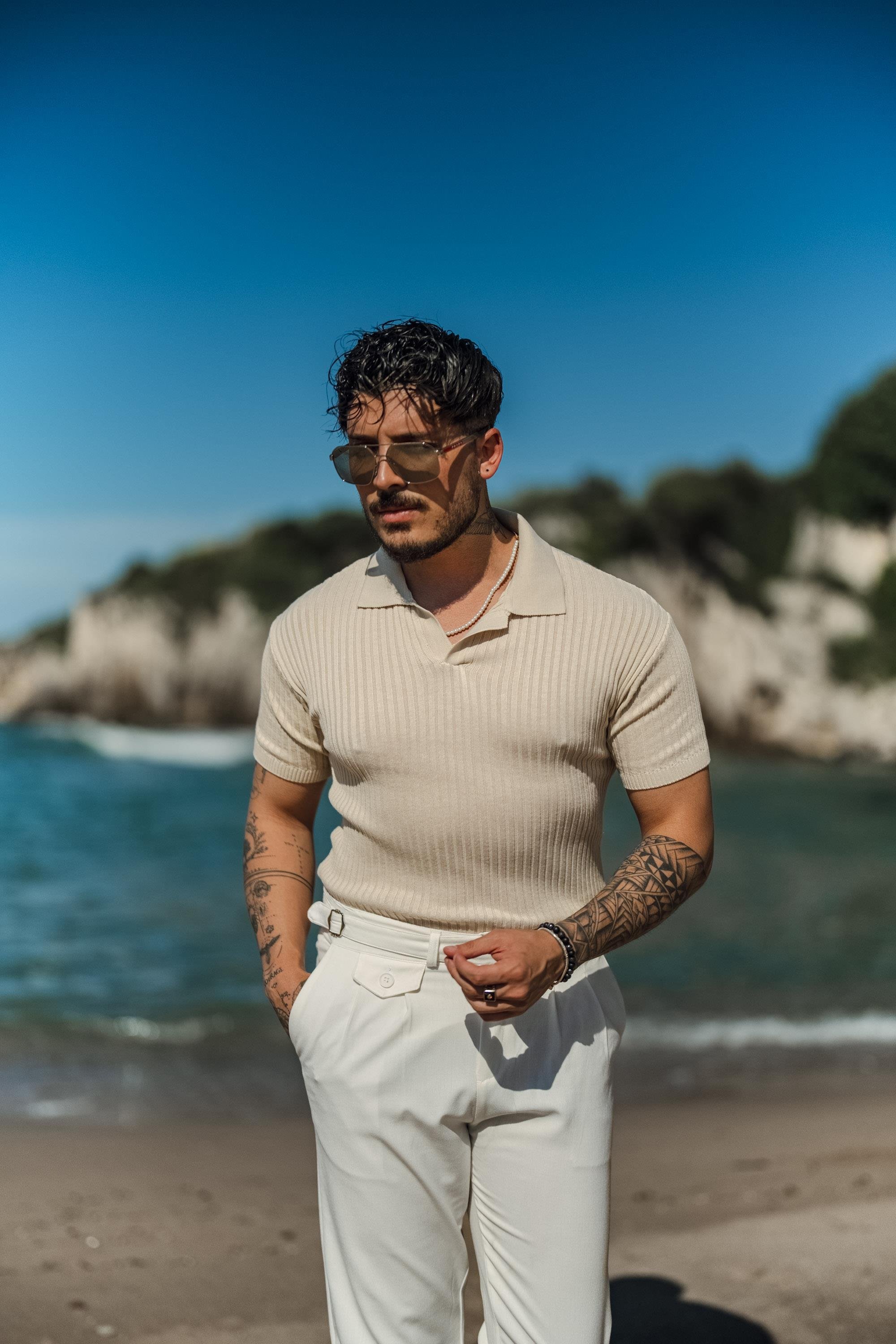 Polo Yaka Kabartmalı Şertili T-Shirt Krem