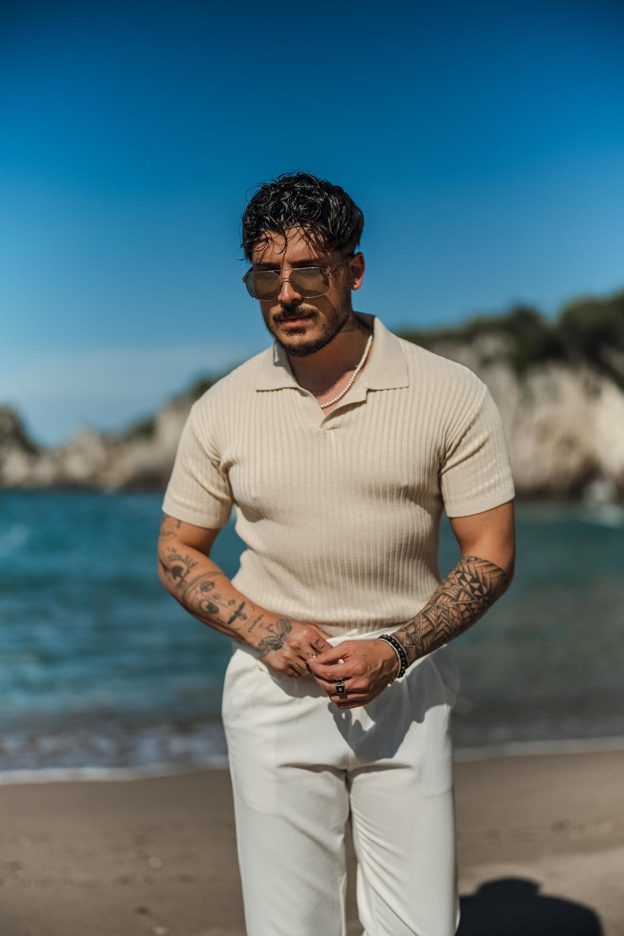 Polo Yaka Kabartmalı Şertili T-Shirt Krem