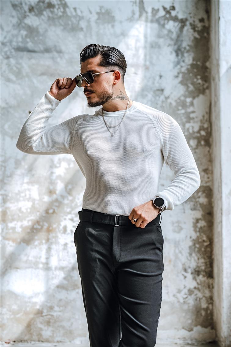 Uzun Kollu Dar Kalıp Örgülü Kazak Beyaz