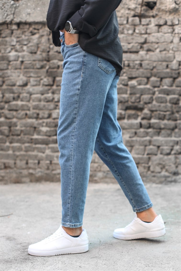 Valentina Mom Jean