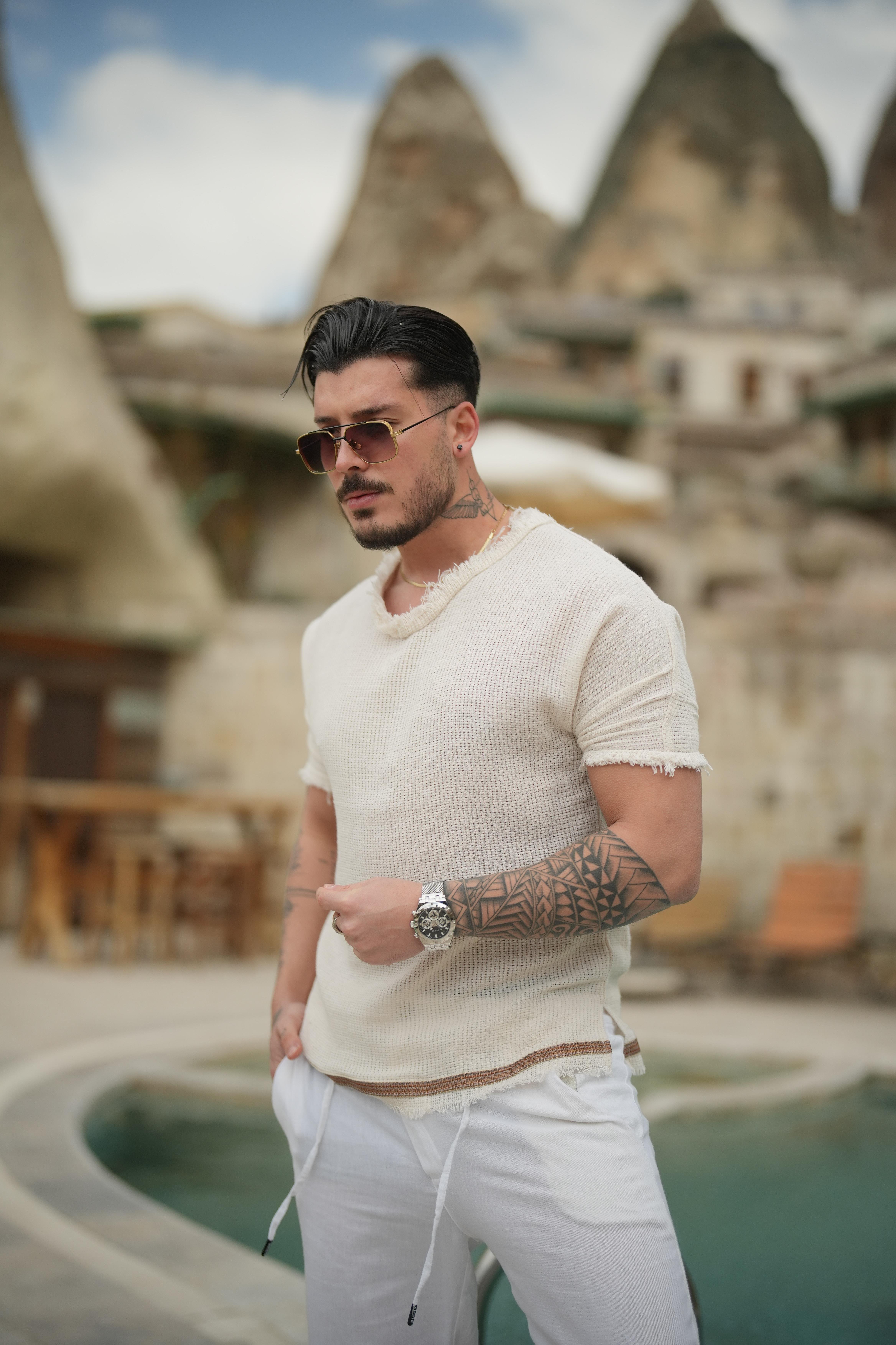 Yaka Ve Kollar Yırtmaçlı Örme T-Shirt Krem