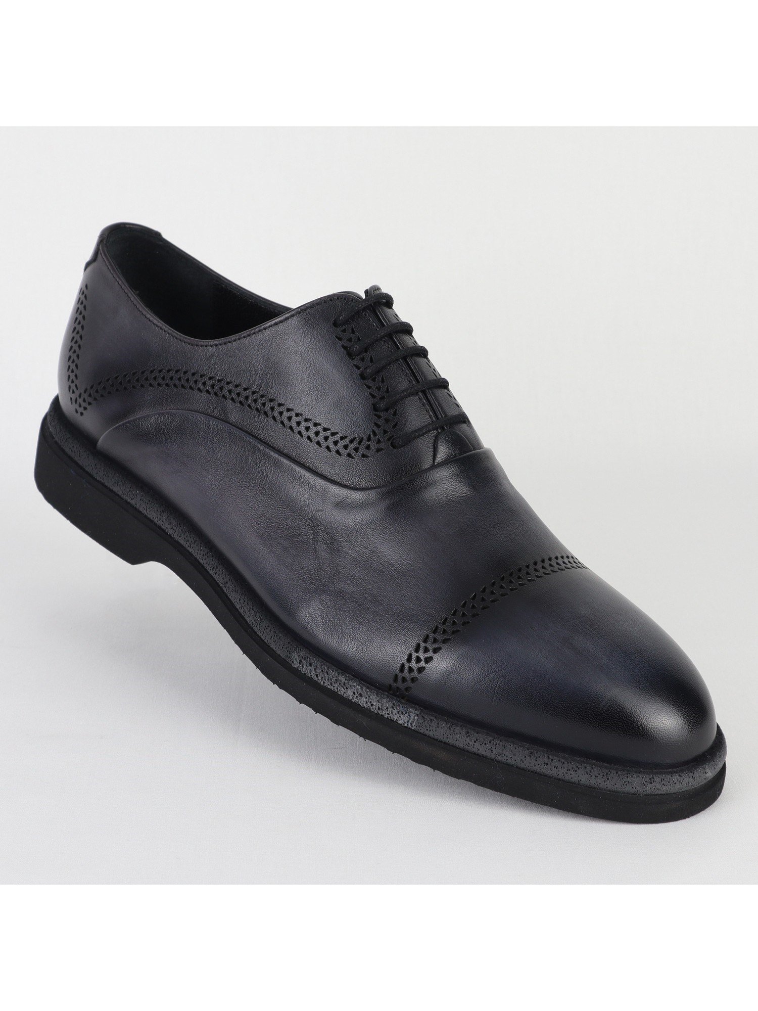 Dotted Black Lace Up Leather Men’s Shoes Wholesale