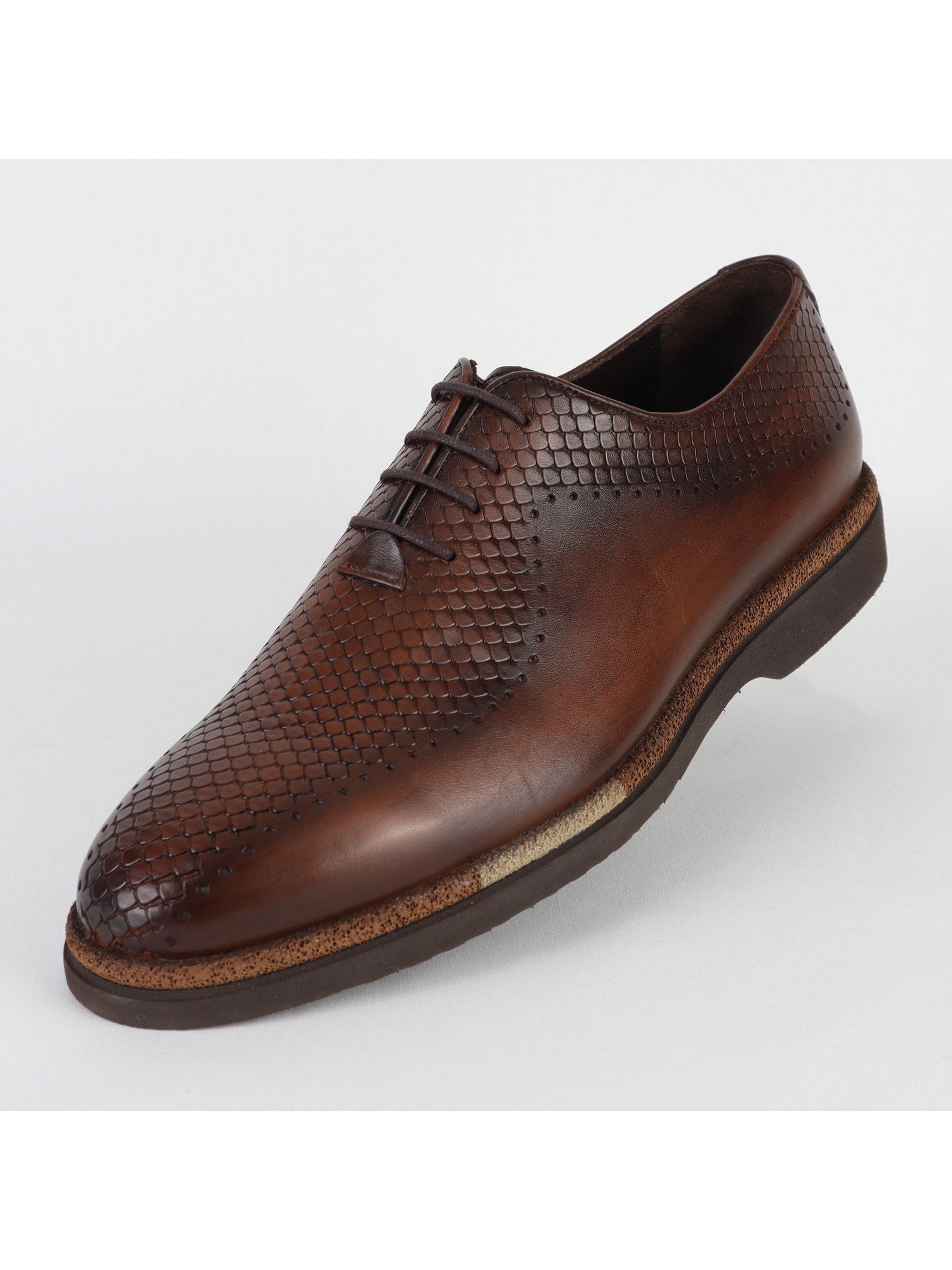 Fish Scale Patterned Brown Leather Men’s Shoes Wholesale