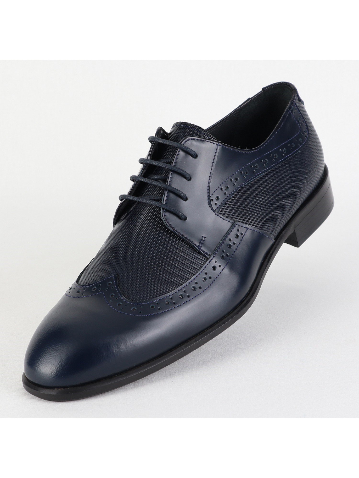 Navy Wingtip Leather Men’s Shoes Wholesale