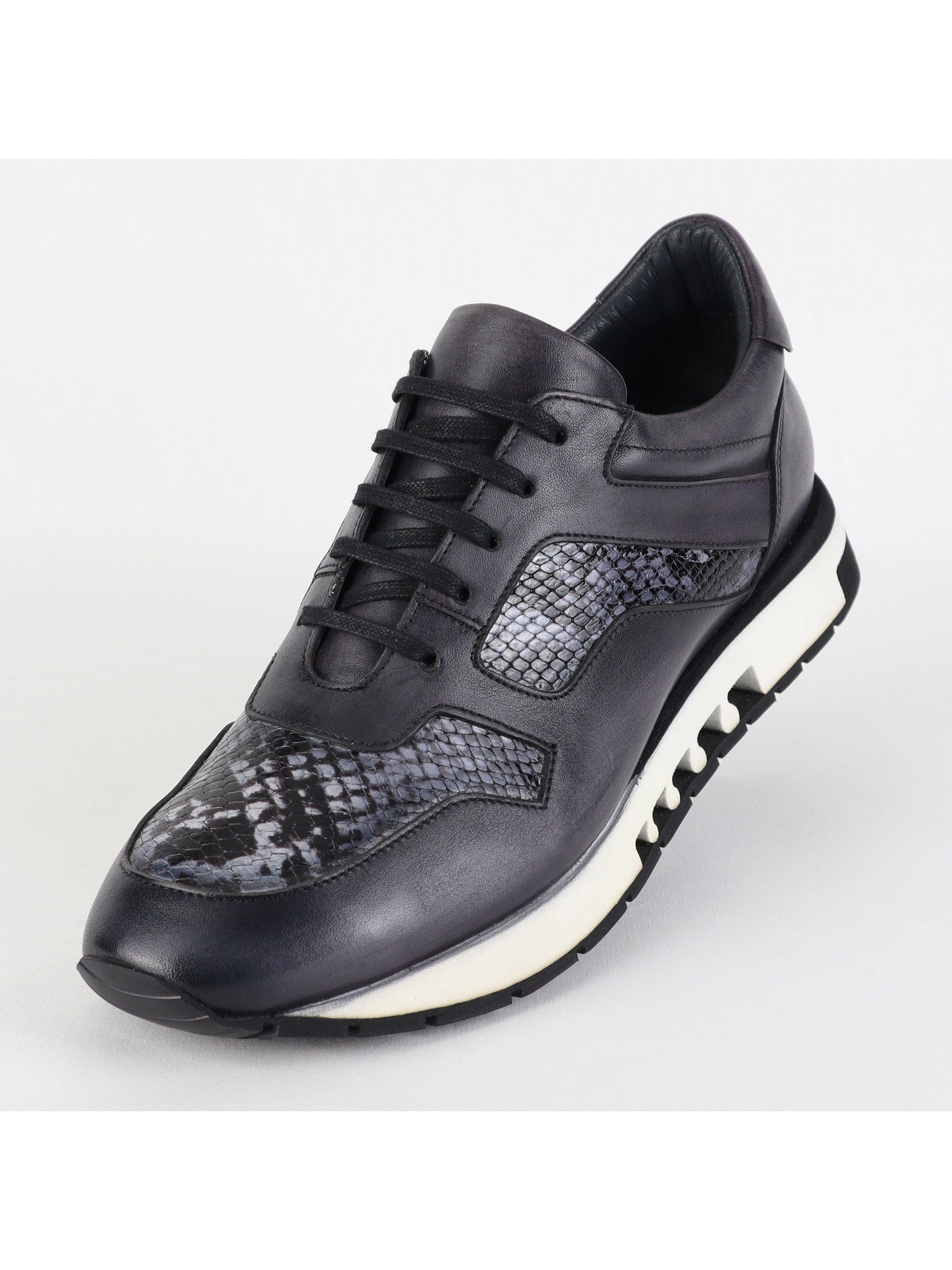 Snake Patterned Black Leather Men’s Shoes Wholesale