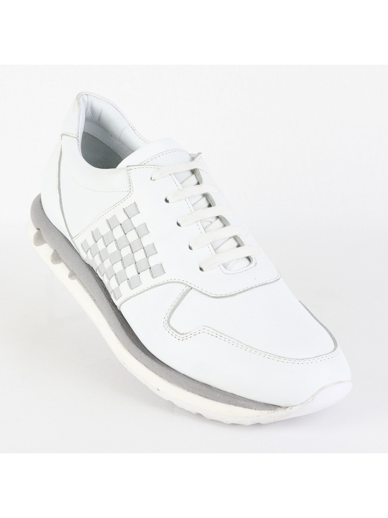 Checkered White Black Laced Up Men’s Sports Shoes Wholesale