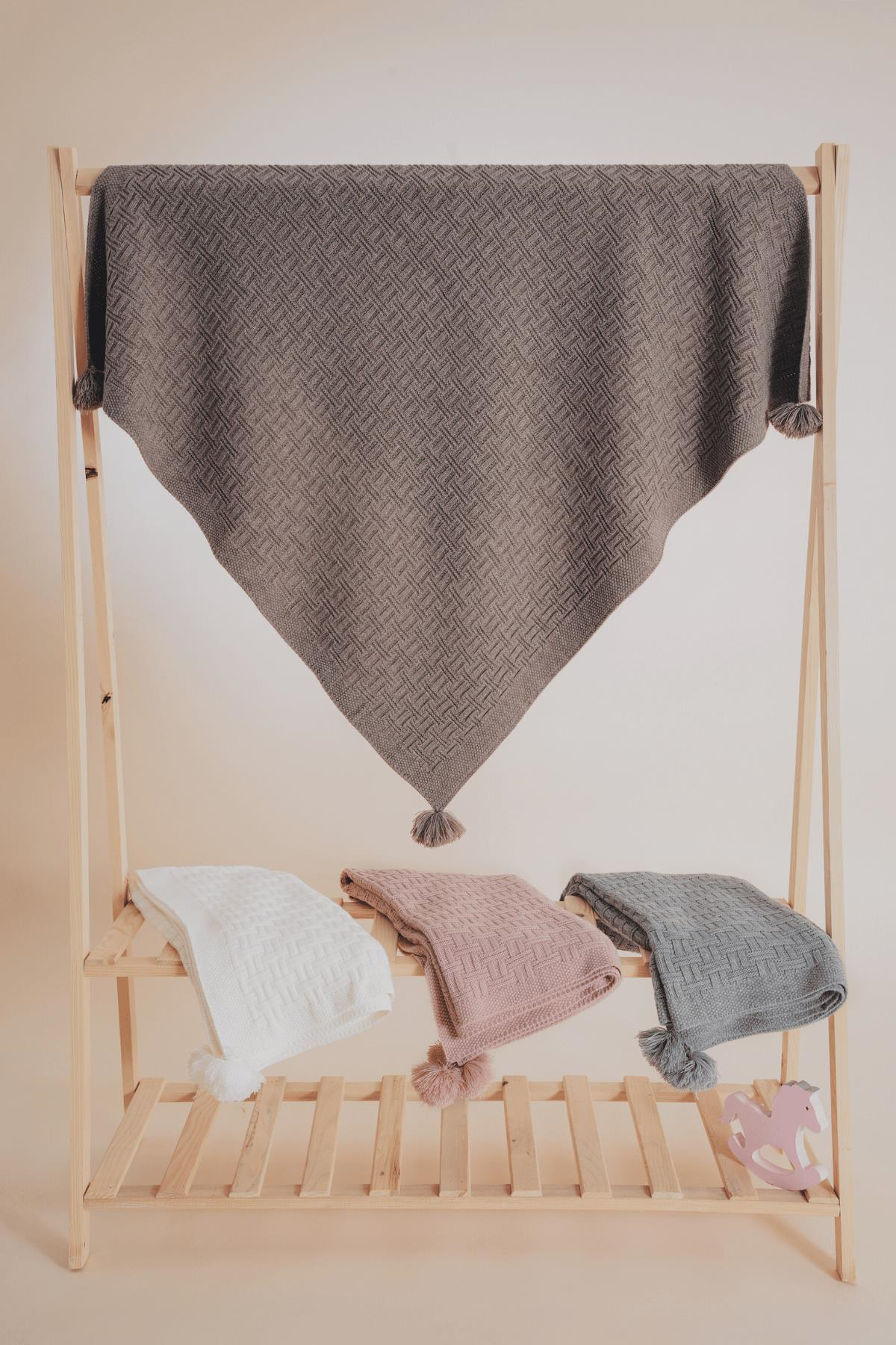 Chuba Çocuk Hasır Desenli Ponponlu Triko Battaniye (80cmx100cm) Gri CHKIDS203