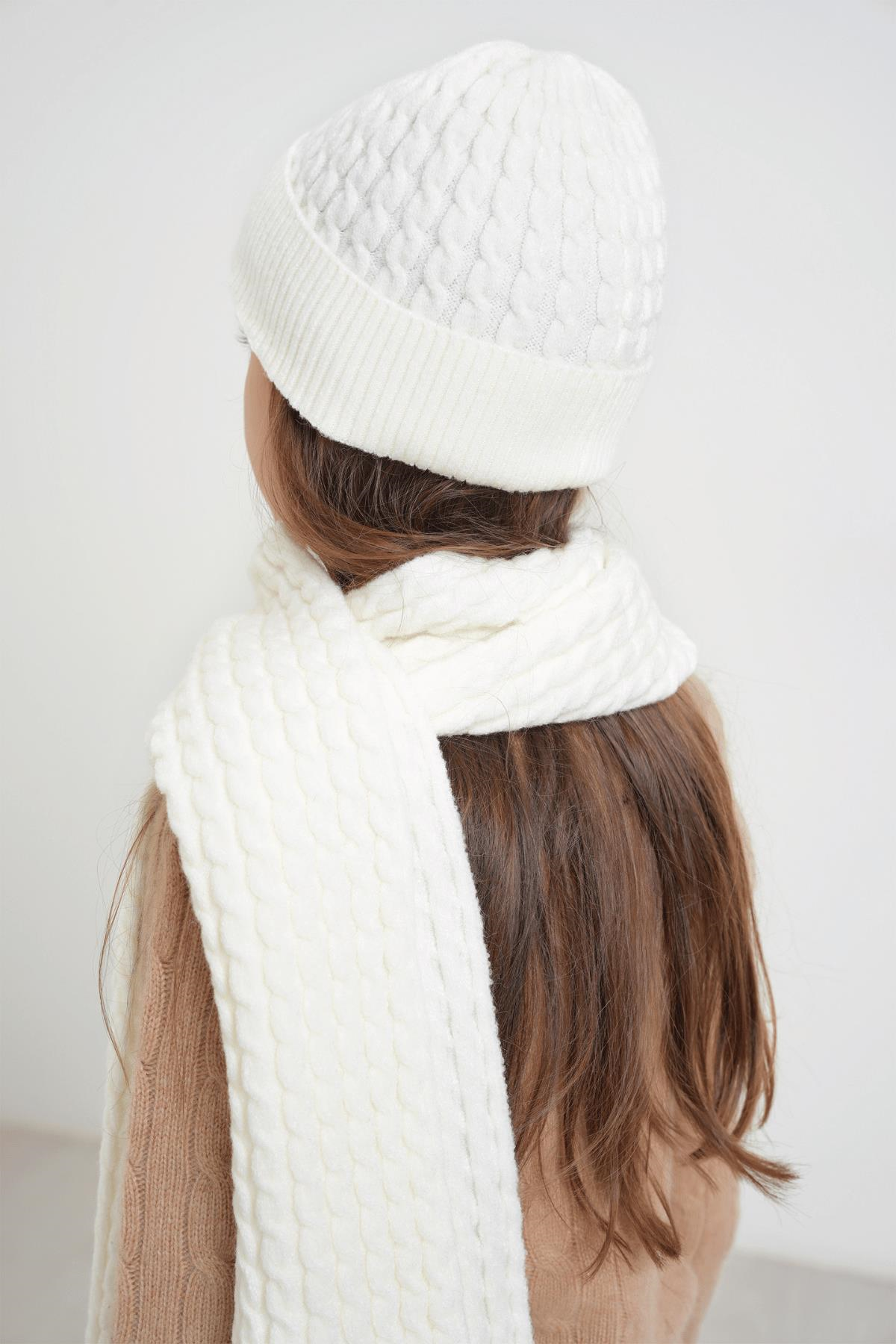 Chuba Çocuk Saç Örgü Yumuşak Tuşe Triko Atkı Bere Takımı 7-9 & 10-12 Yaş Beyaz CHKIDS103