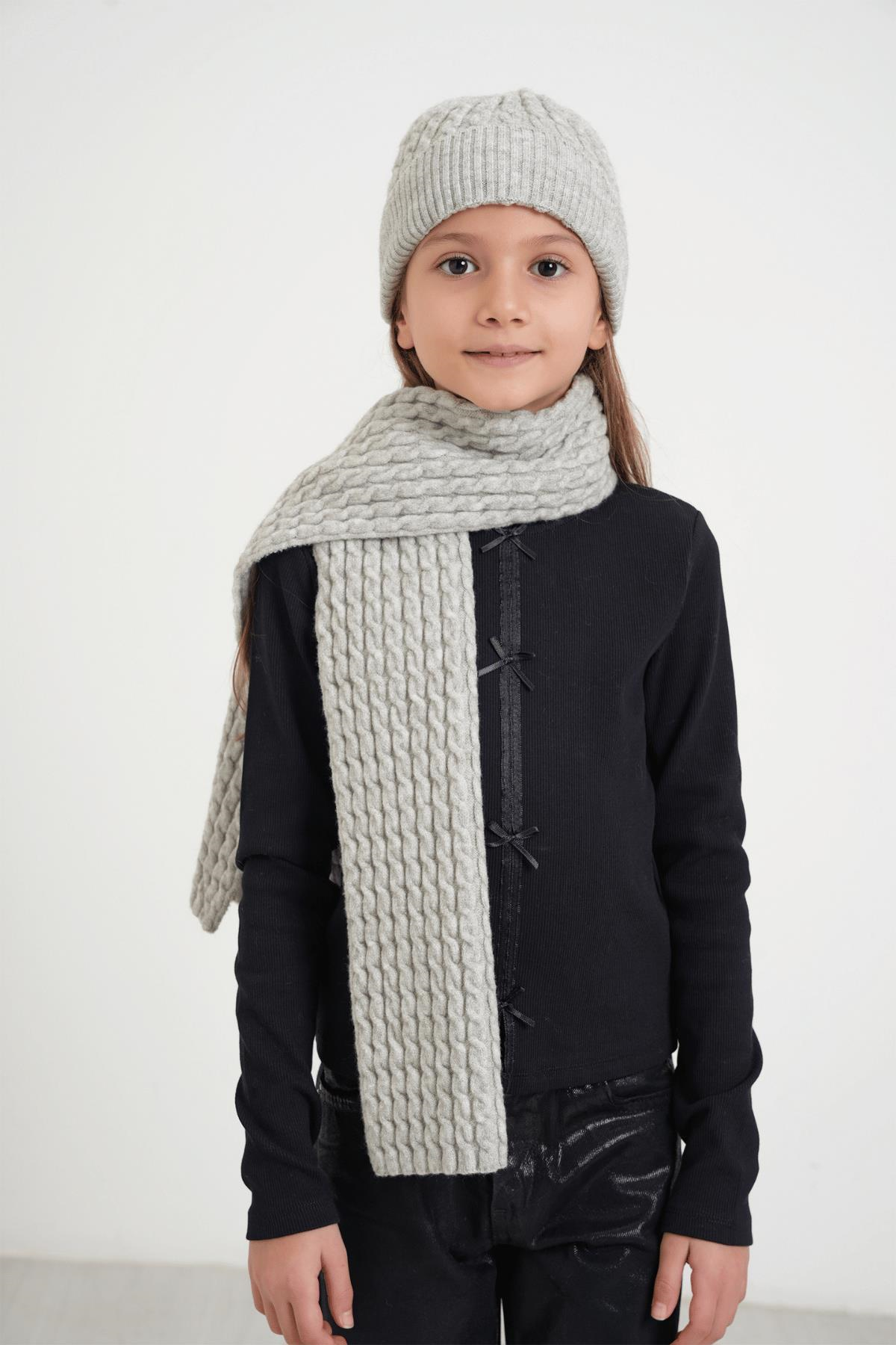 Chuba Çocuk Saç Örgü Yumuşak Tuşe Triko Atkı Bere Takımı 7-9 & 10-12 Yaş Gri CHKIDS103
