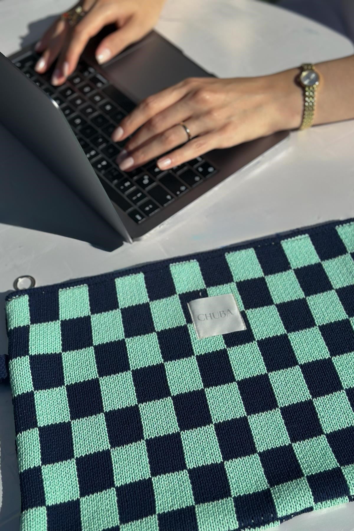 Chuba Dama Desenli Triko Laptop & Macbook & Tablet Kılıfı 13”-14” Inç Uyumlu Lacivert-Mint CHAX822