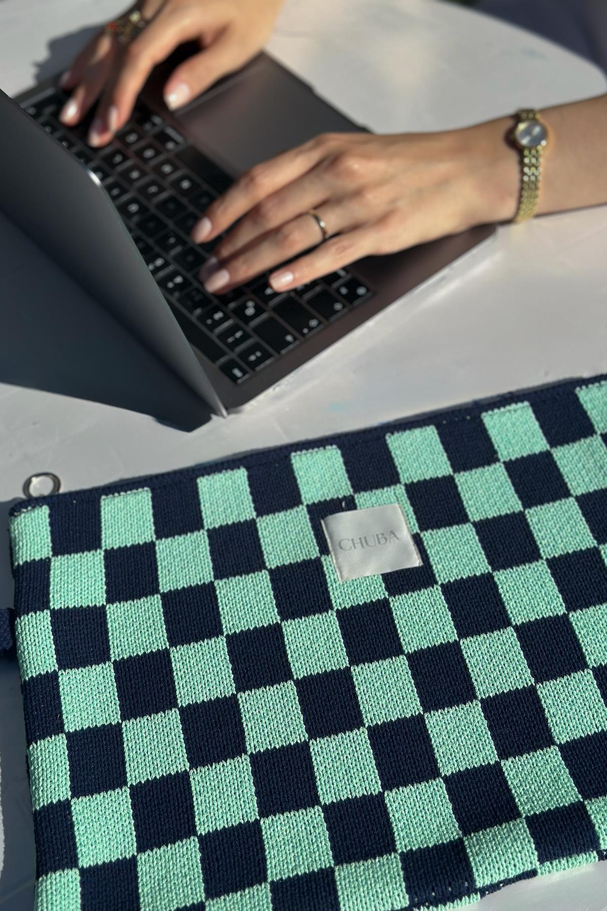 Chuba Dama Desenli Triko Laptop & Macbook & Tablet Kılıfı 13”-14” Inç Uyumlu Lacivert-Mint CHAX822