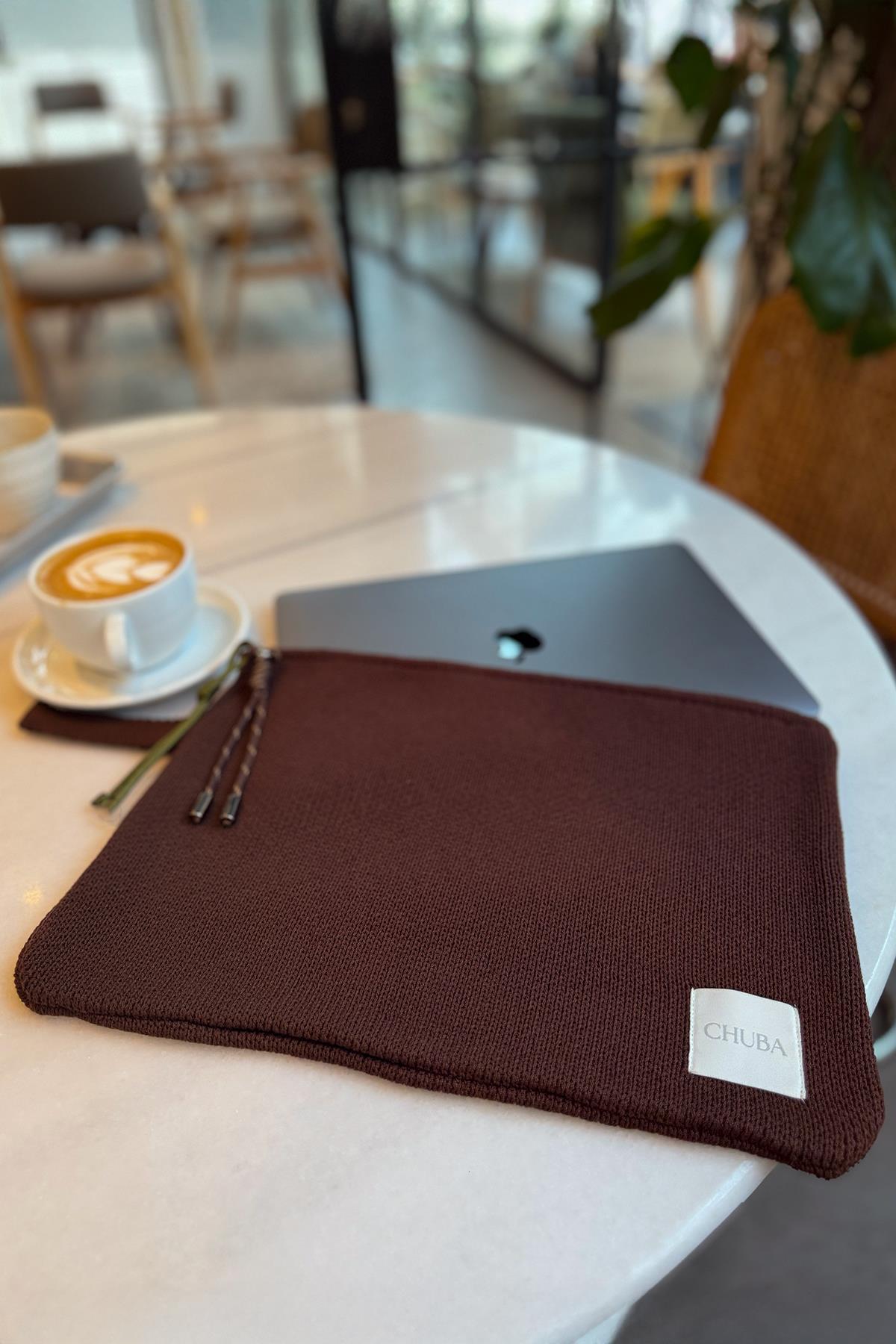 Chuba Dokulu Triko Aksesuarlı Laptop & Macbook & Tablet Kılıfı 13”-14” Inç Uyumlu Kahve CHAX823
