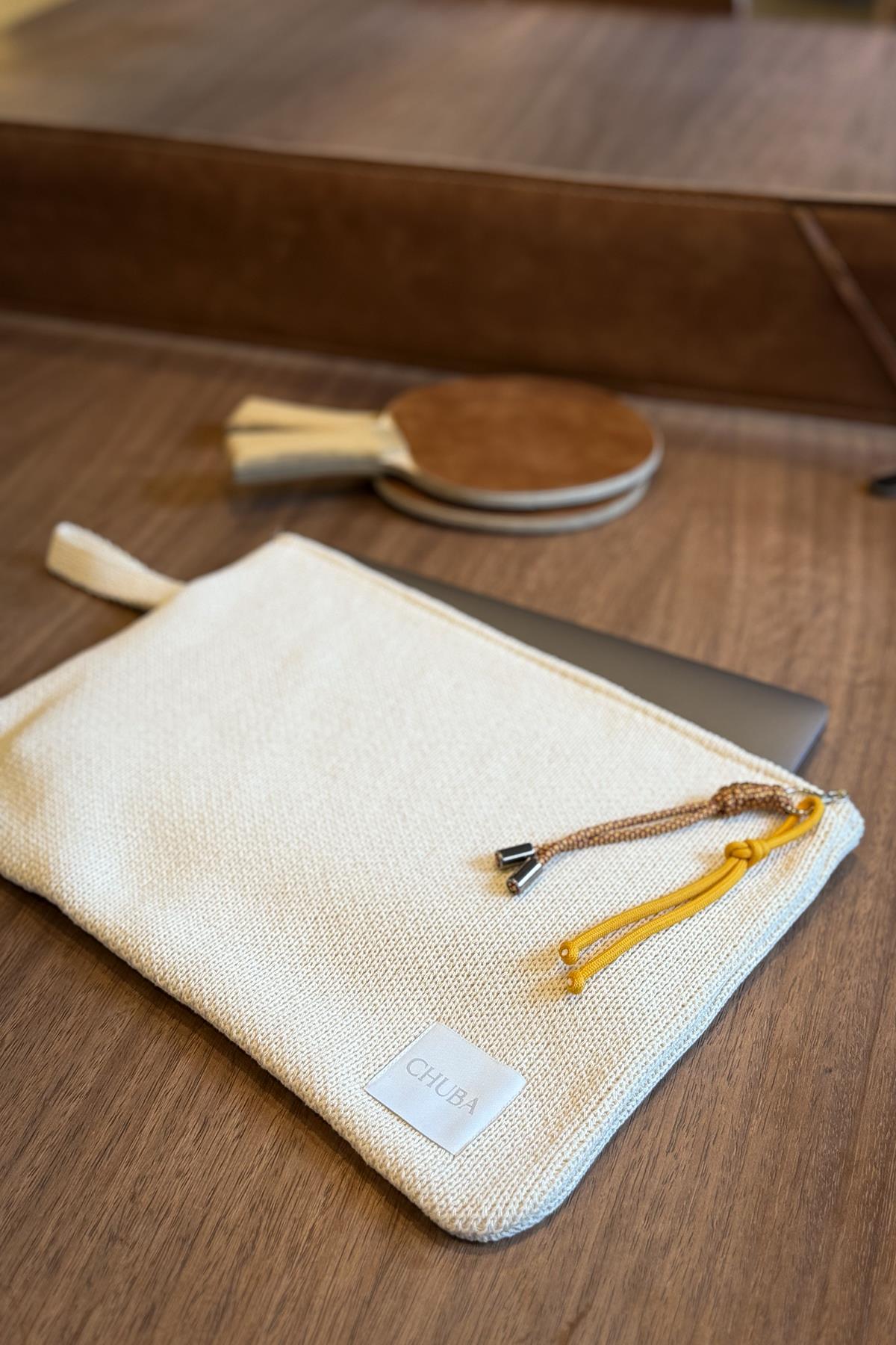 Chuba Dokulu Triko Aksesuarlı Laptop & Macbook & Tablet Kılıfı 13”-14” Inç Uyumlu Vanilya CHAX823