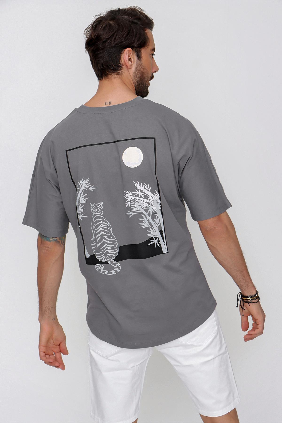 Chuba Erkek Loose Fit Spor Kesim Pano Baskılı T-Shirt Füme 22SM253