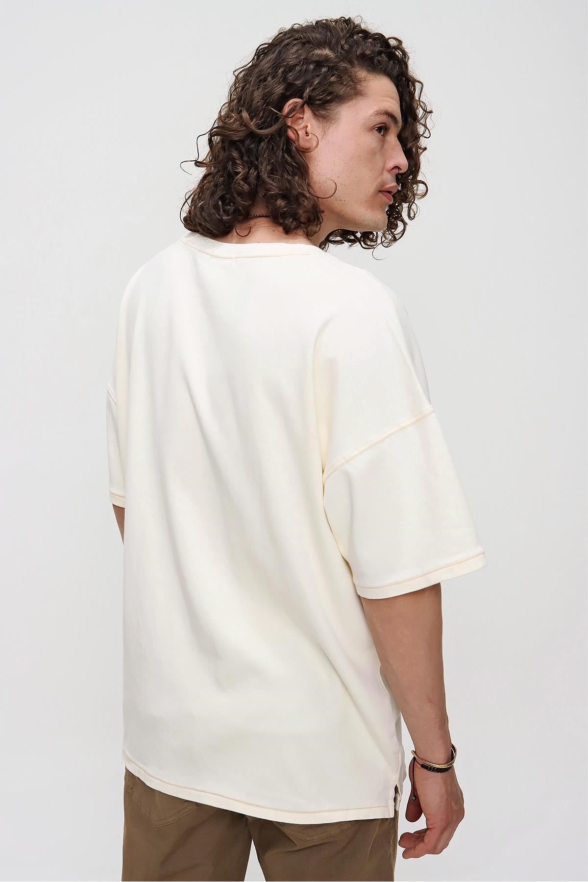 Chuba Erkek Premium Bisiklet Yaka Dokulu Oversize Yırtmaç Detaylı T-Shirt 21S104