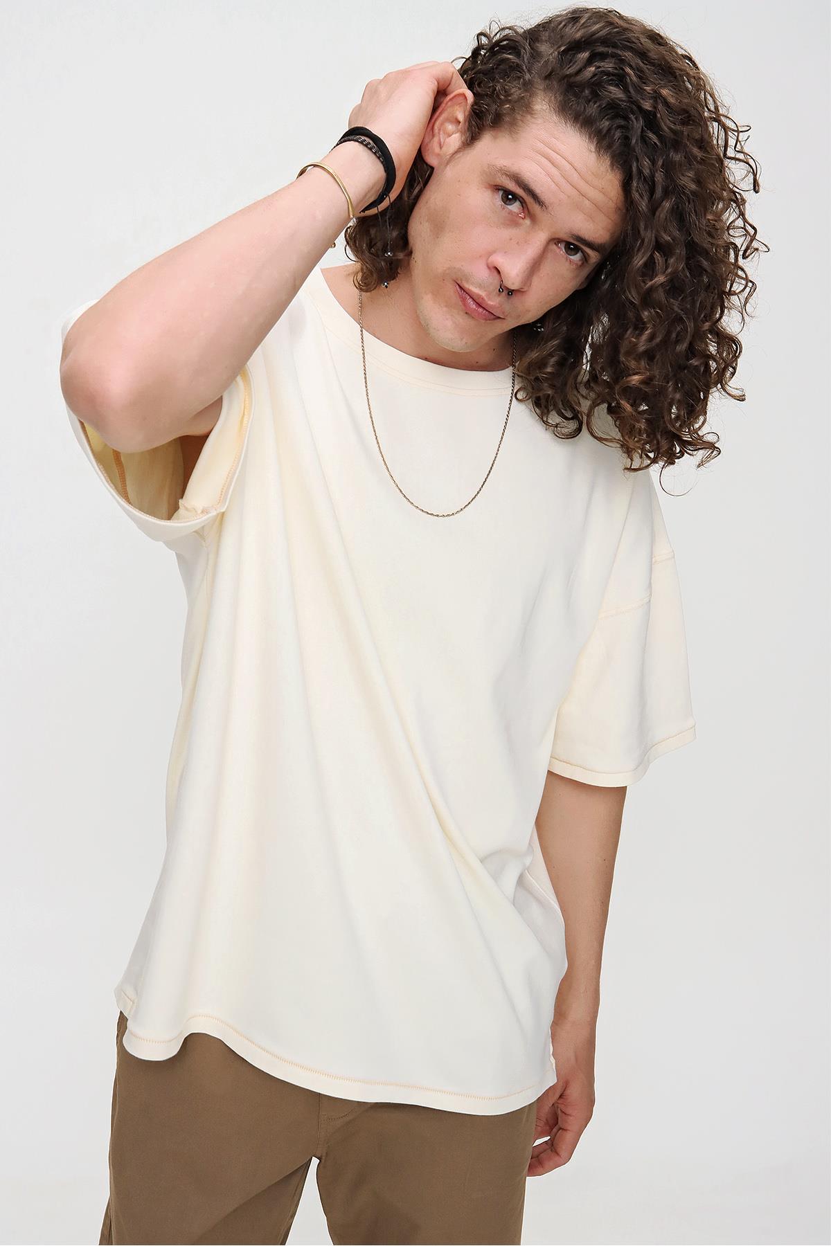 Chuba Erkek Premium Bisiklet Yaka Dokulu Oversize Yırtmaç Detaylı T-Shirt 21S104