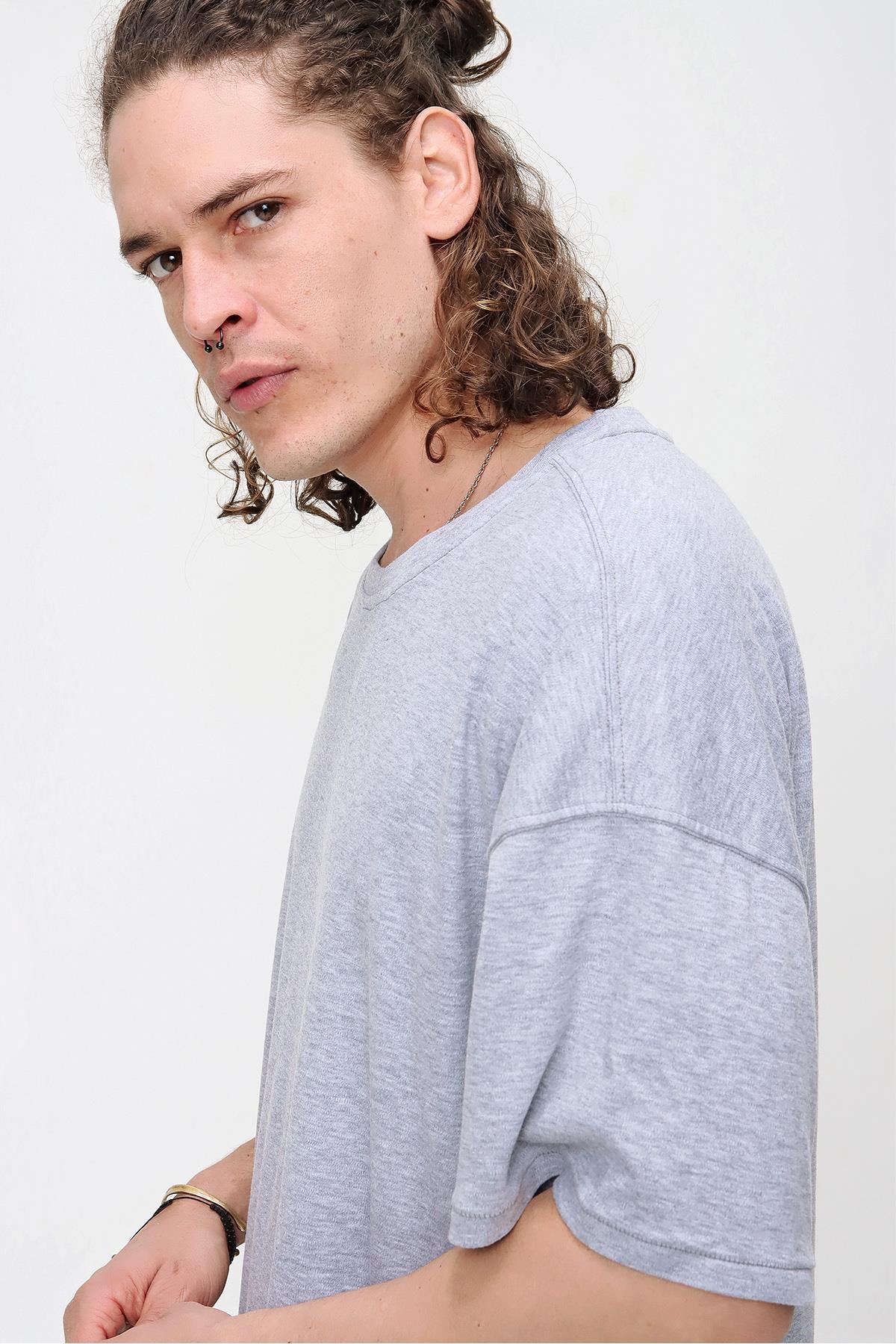 Chuba Erkek Premium Bisiklet Yaka Dokulu Oversize Yırtmaç Detaylı T-Shirt 21S104