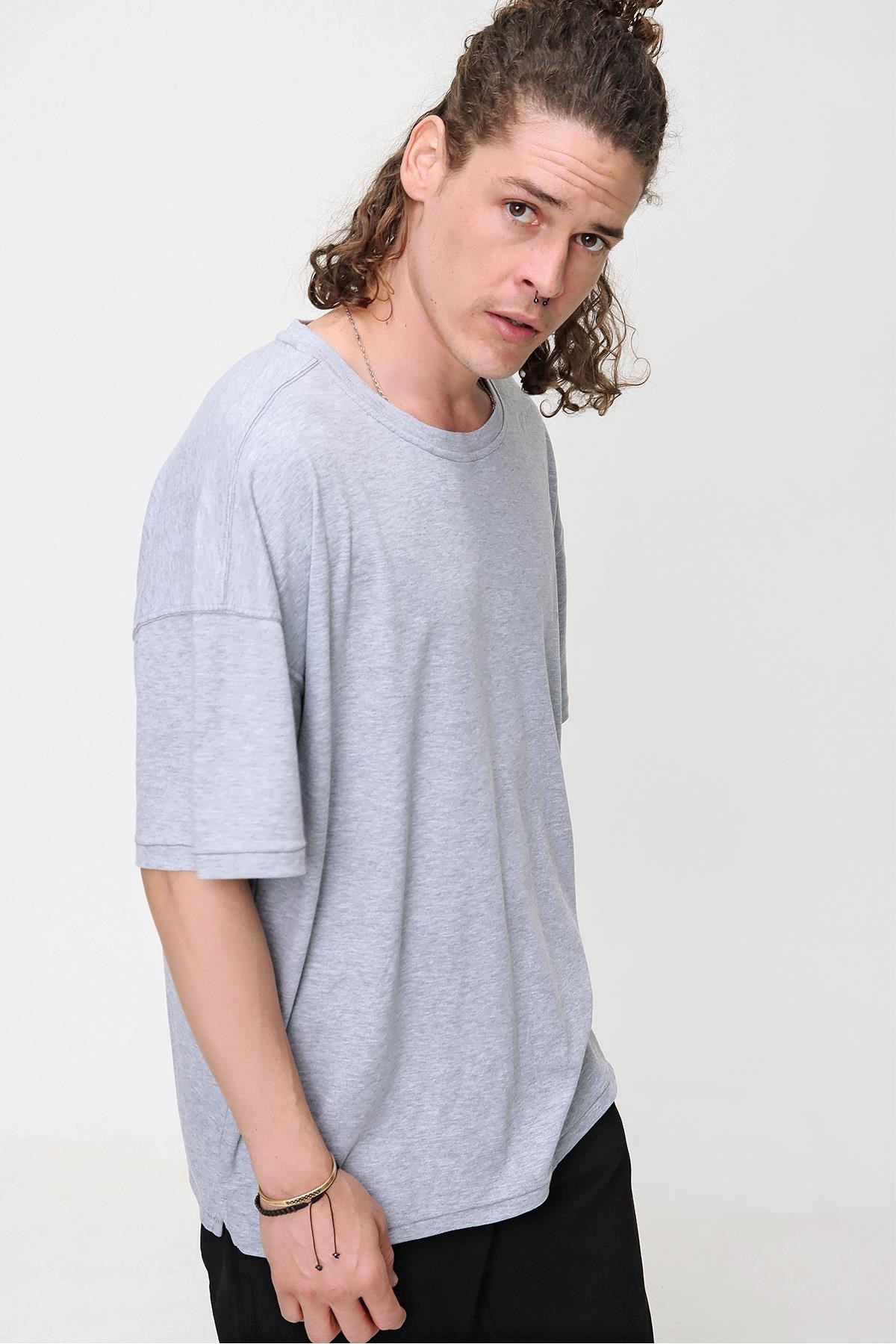 Chuba Erkek Premium Bisiklet Yaka Dokulu Oversize Yırtmaç Detaylı T-Shirt 21S104