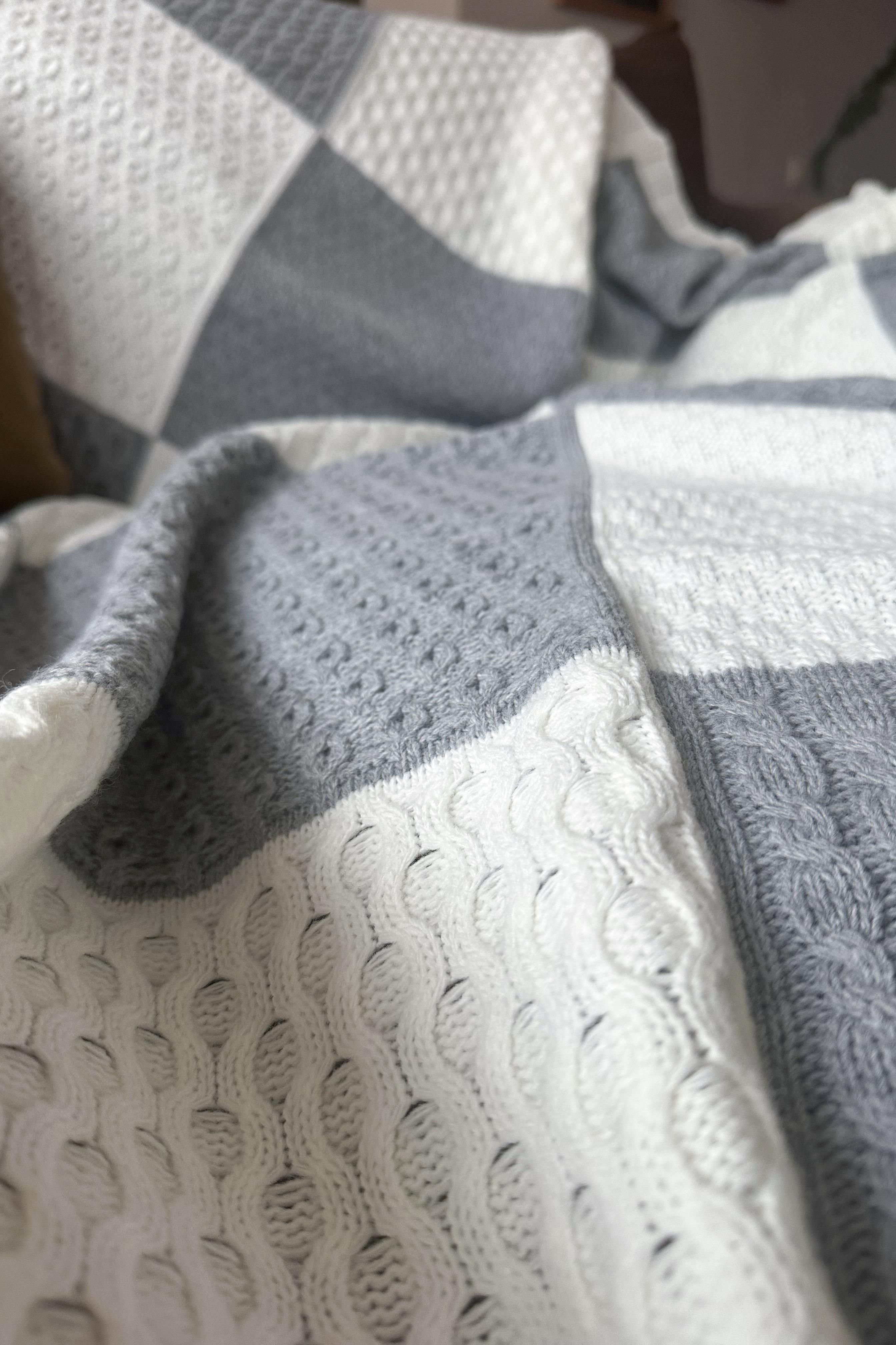 CHUBA HOME Patchwork Tv Battaniyesi (130cmx170cm) Gri-Ekru CHOME102