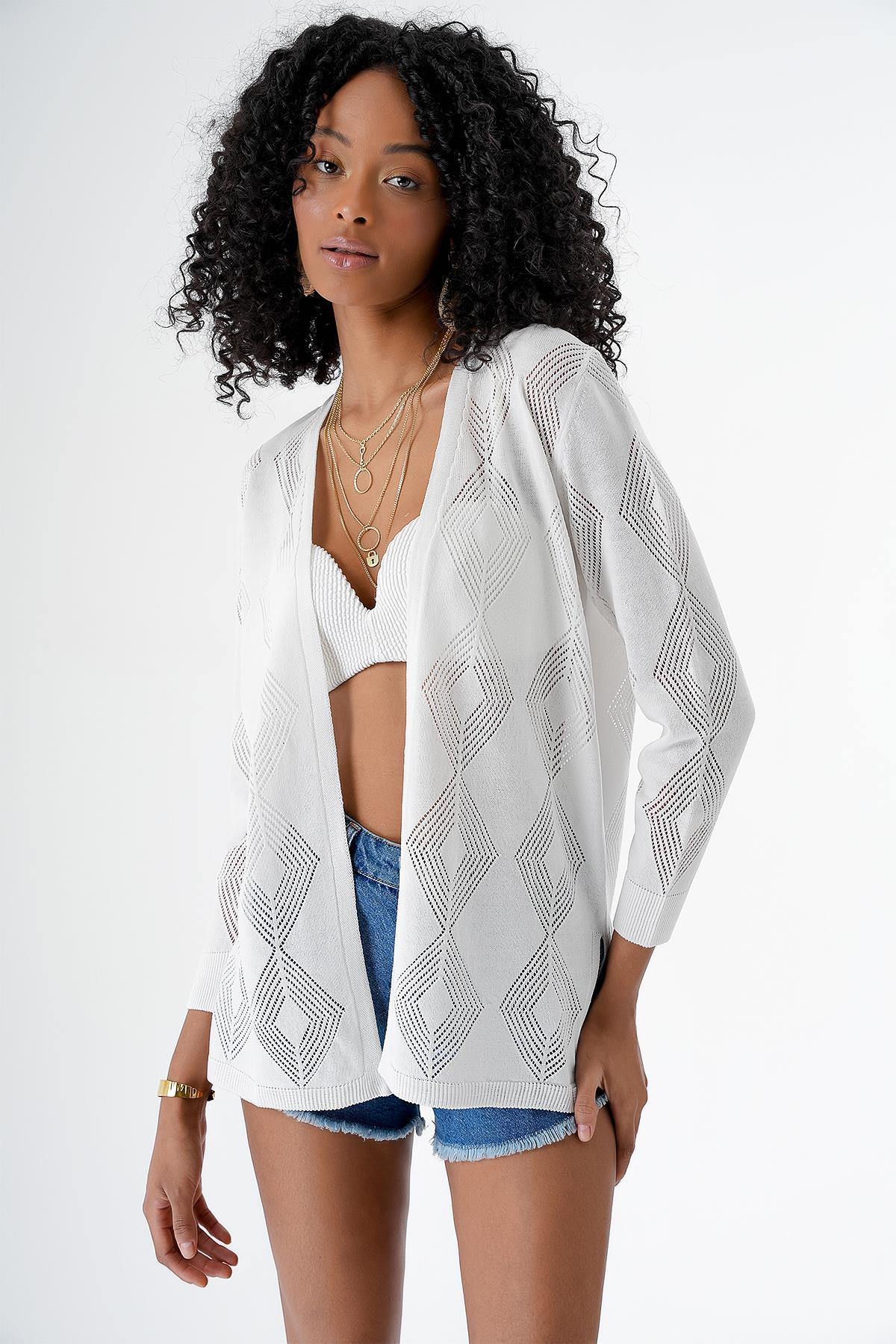 Chuba Kadın Ajurlu Mevsimlik Yırtmaçlı Triko Hırka Beyaz 24S156