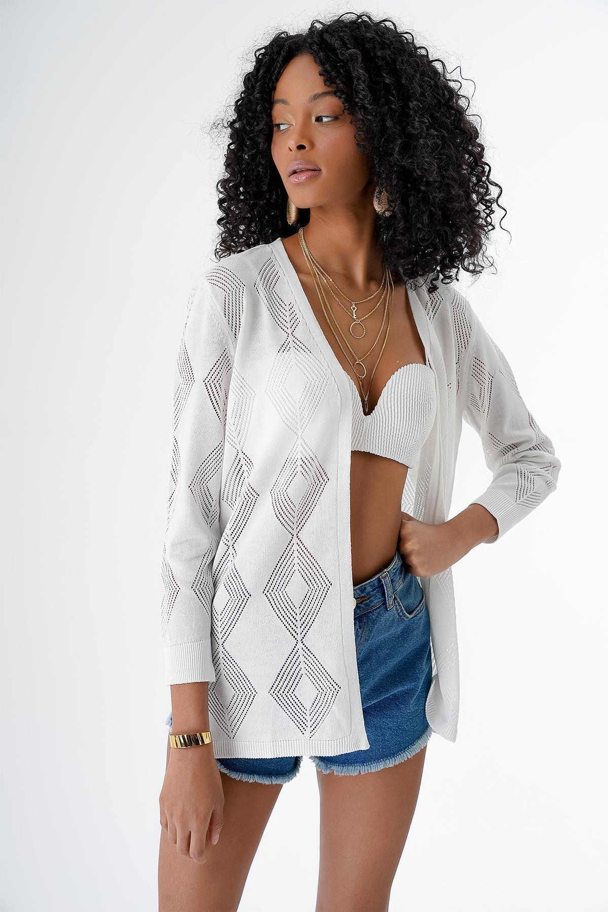 Chuba Kadın Ajurlu Mevsimlik Yırtmaçlı Triko Hırka Beyaz 24S156