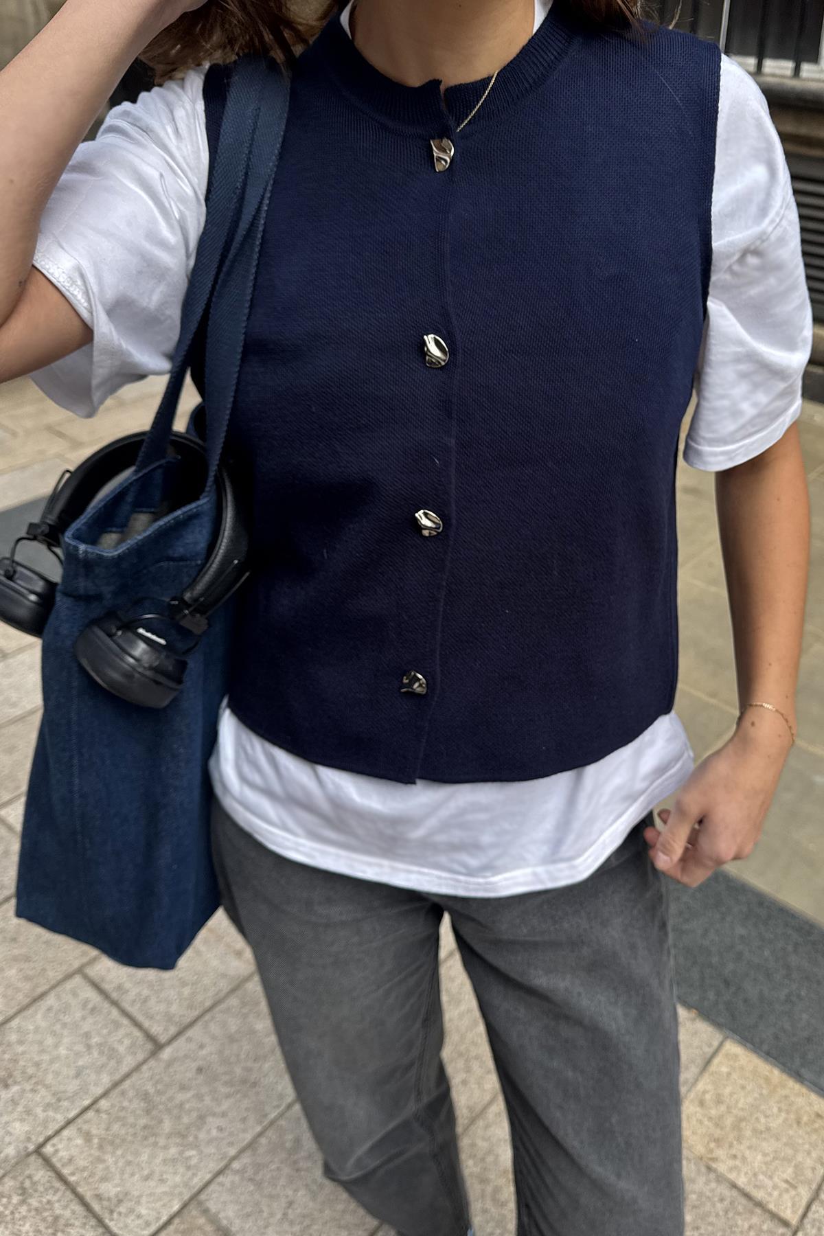 Chuba Kadın Bisiklet Yaka Gümüş Düğme Aksesuarlı Triko Yelek Lacivert 26W3035