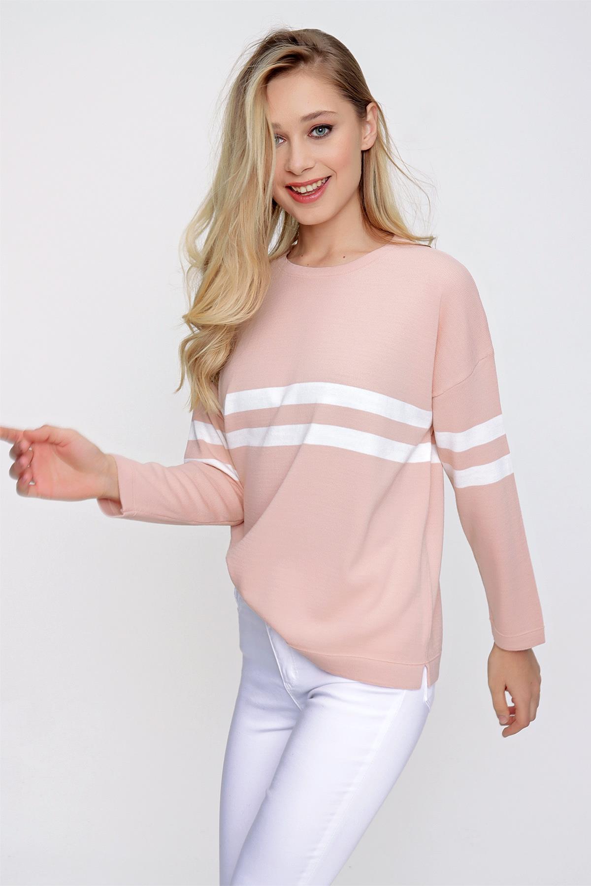 Chuba Kadın Çizgi Detaylı Oversize Triko Kazak Pudra-Ekru 22WK257