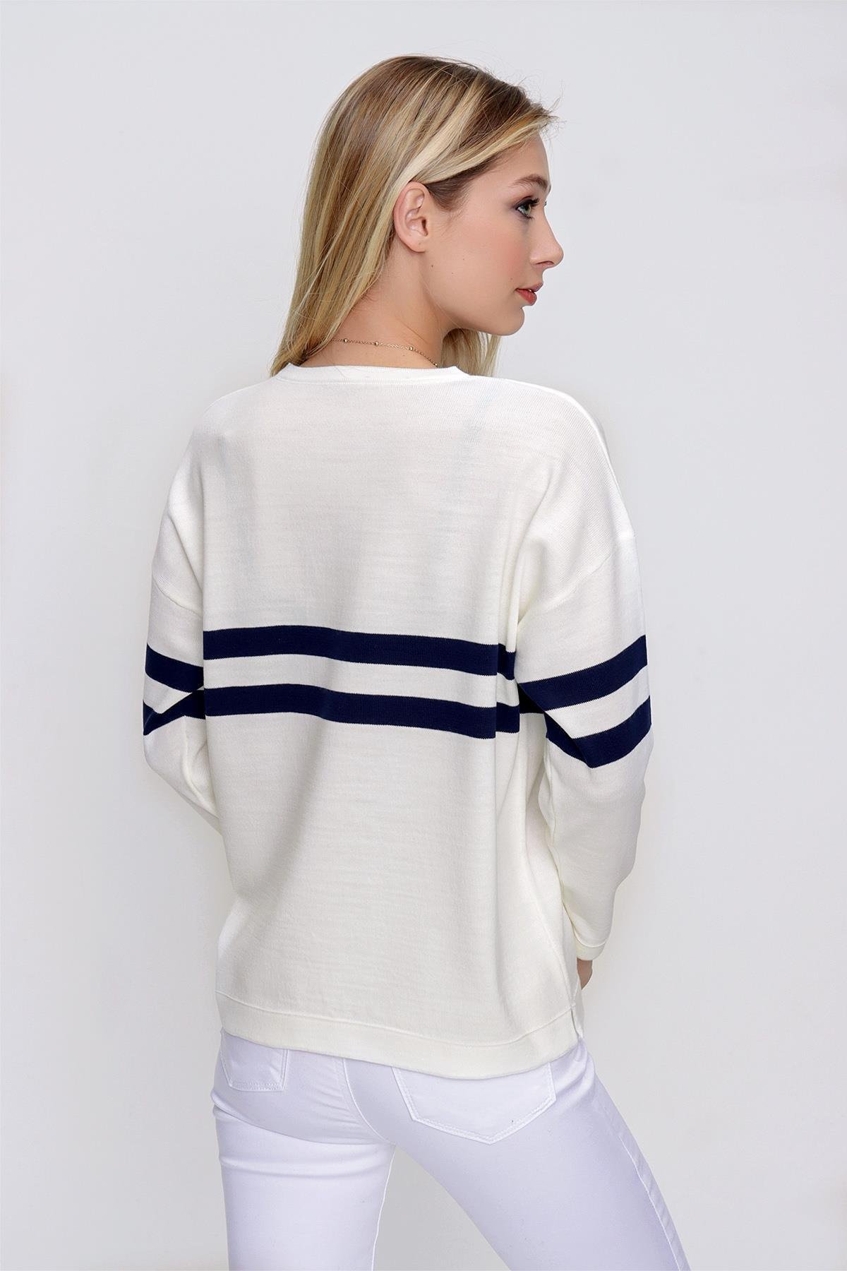 Chuba Kadın Çizgi Detaylı Oversize Triko Kazak Ekru-Lacivert 22WK257