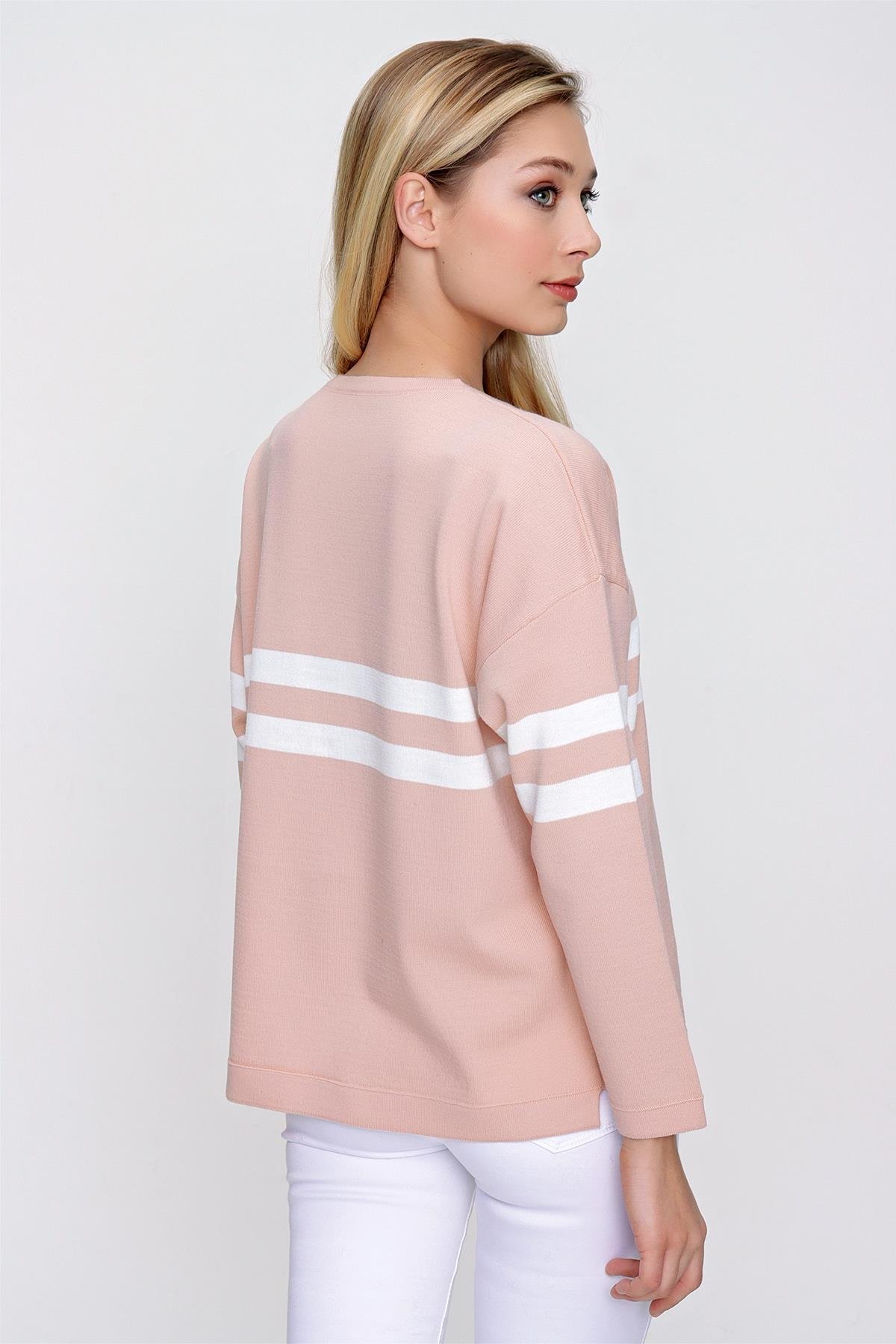 Chuba Kadın Çizgi Detaylı Oversize Triko Kazak Pudra-Ekru 22WK257
